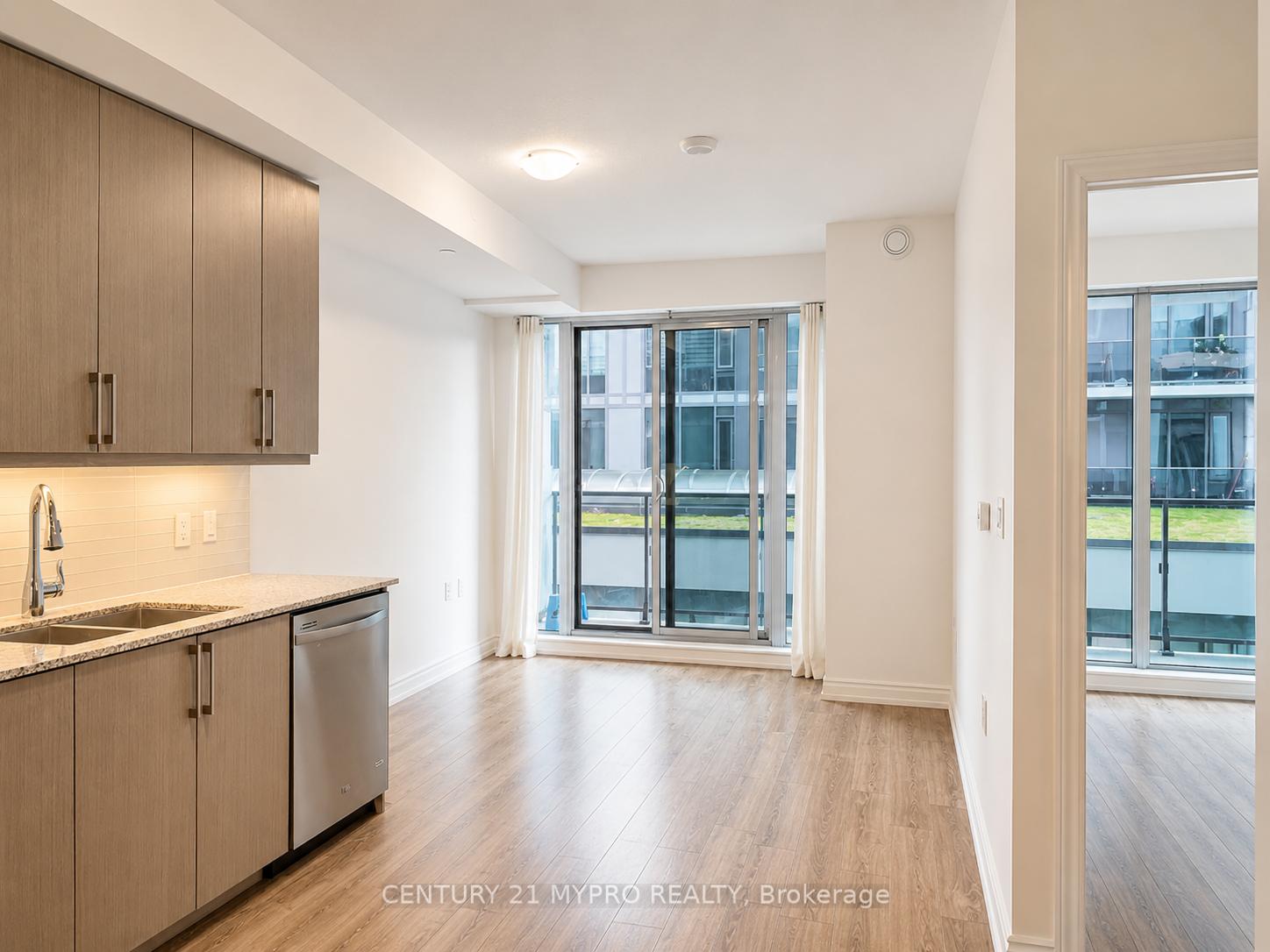 9608 Yonge Street 305, Richmond Hill, ON L4C 1V6