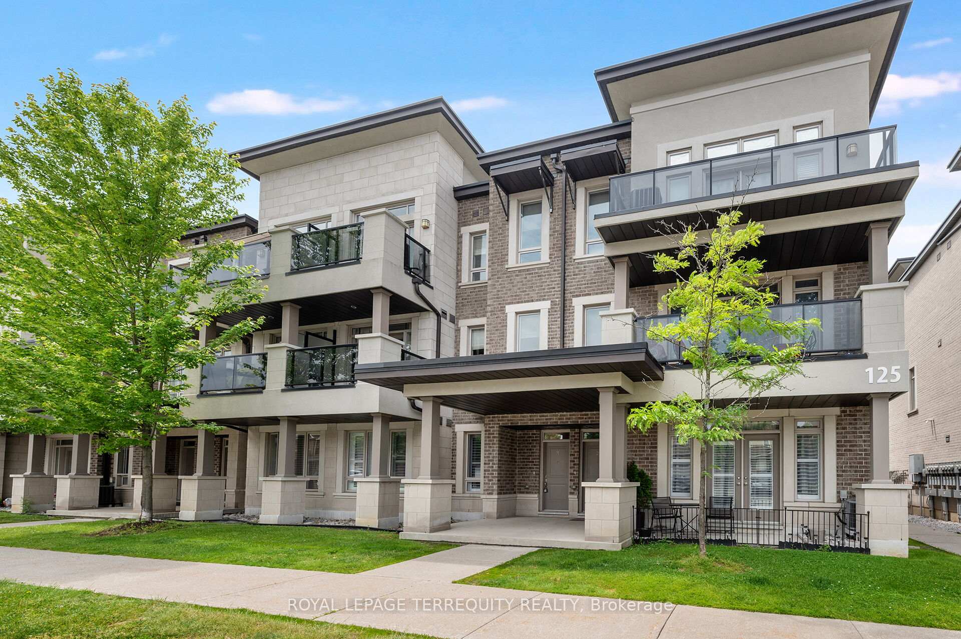 125 Kayla Crescent 3, Vaughan, ON L6A 4W3