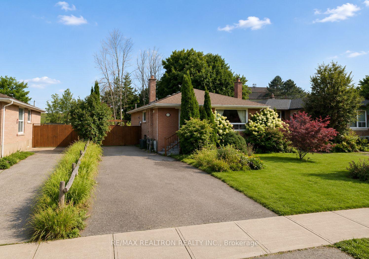 13 Aurora Heights Drive Basement, Aurora, ON L4G 2W3