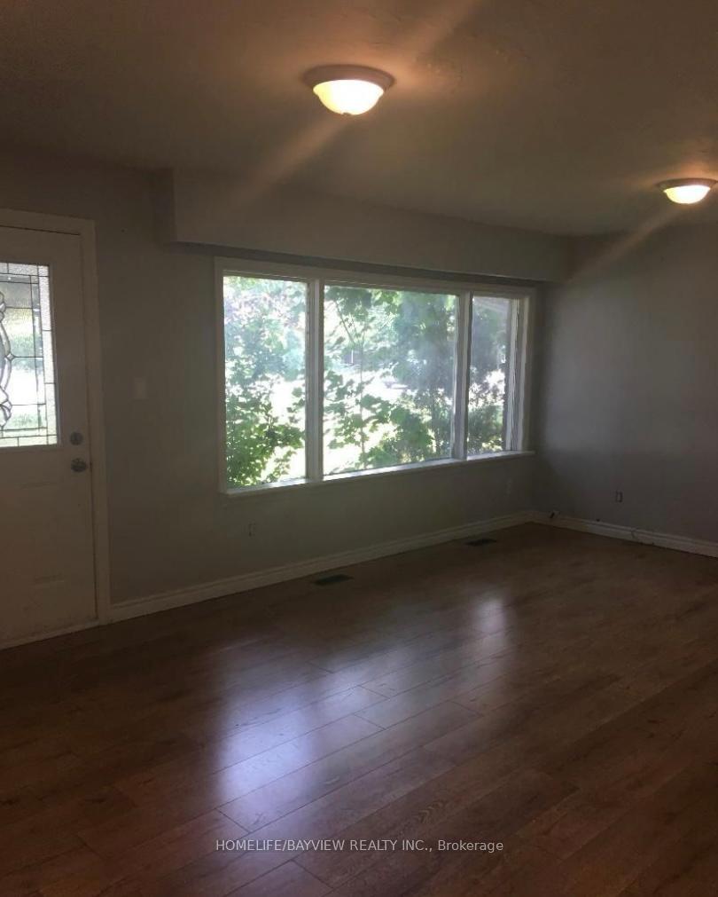 969 Davis Drive, Newmarket, ON L3Y 2R7