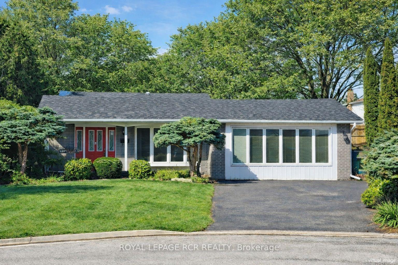 827 Legge Court, Newmarket, ON L3Y 3J1