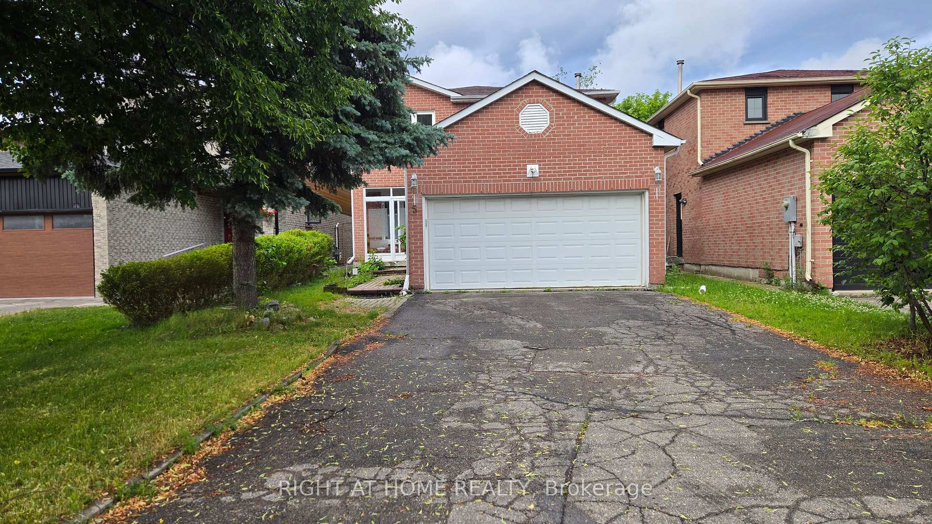 5 Constellation Crescent, Richmond Hill, ON L4C 8J8