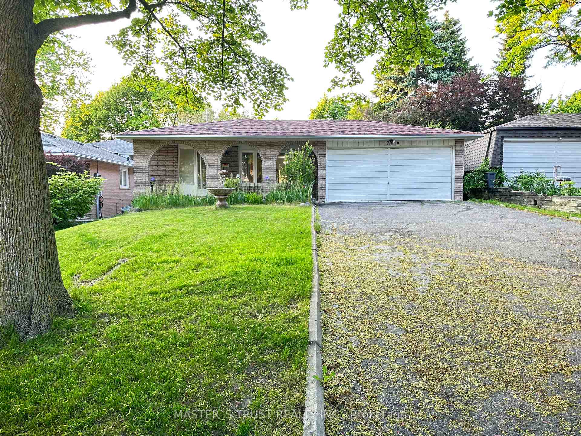 32 Castle Harbour Lane, Markham, ON L3T 3A2