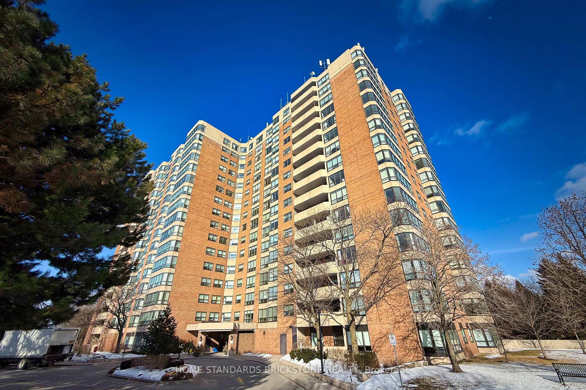 7601 Bathurst Street W 205, Vaughan, ON L4J 4H5