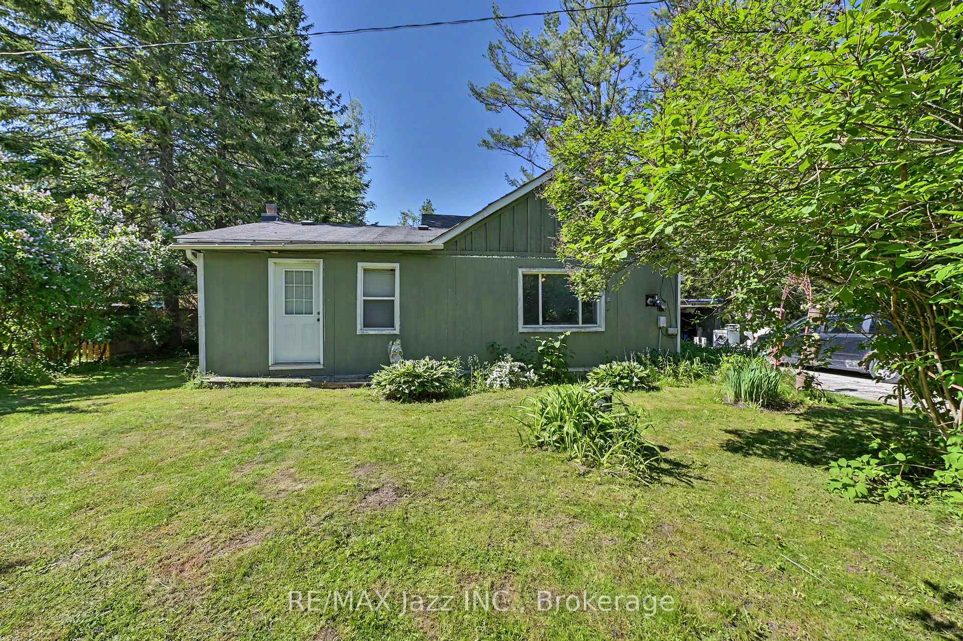 4 Hubbard Street, Georgina, ON L0E 1N0