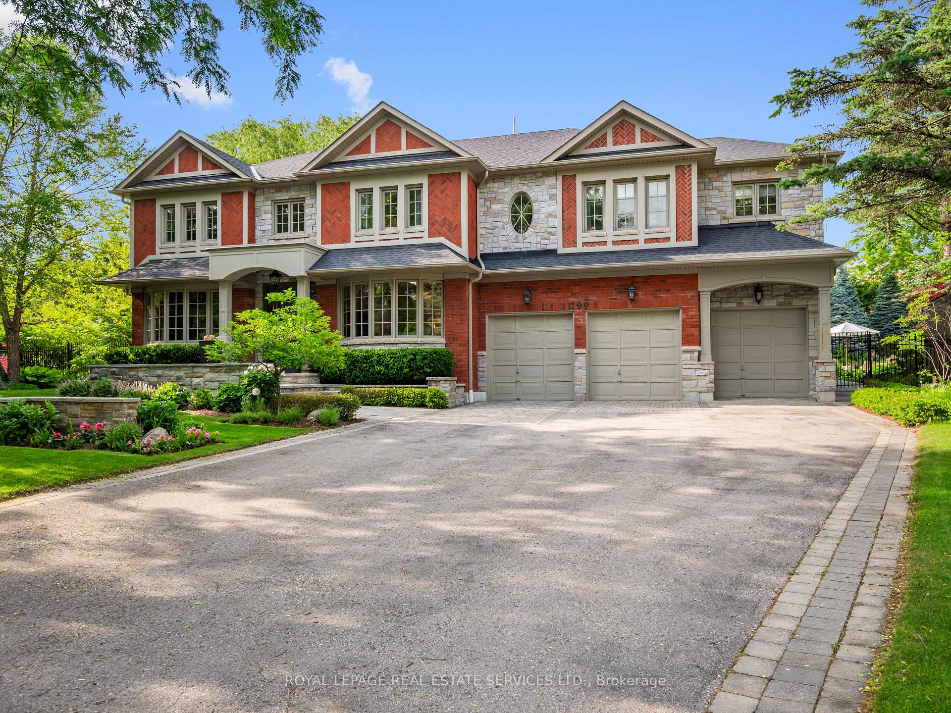 799 Landresse Court, Newmarket, ON L3X 1M6