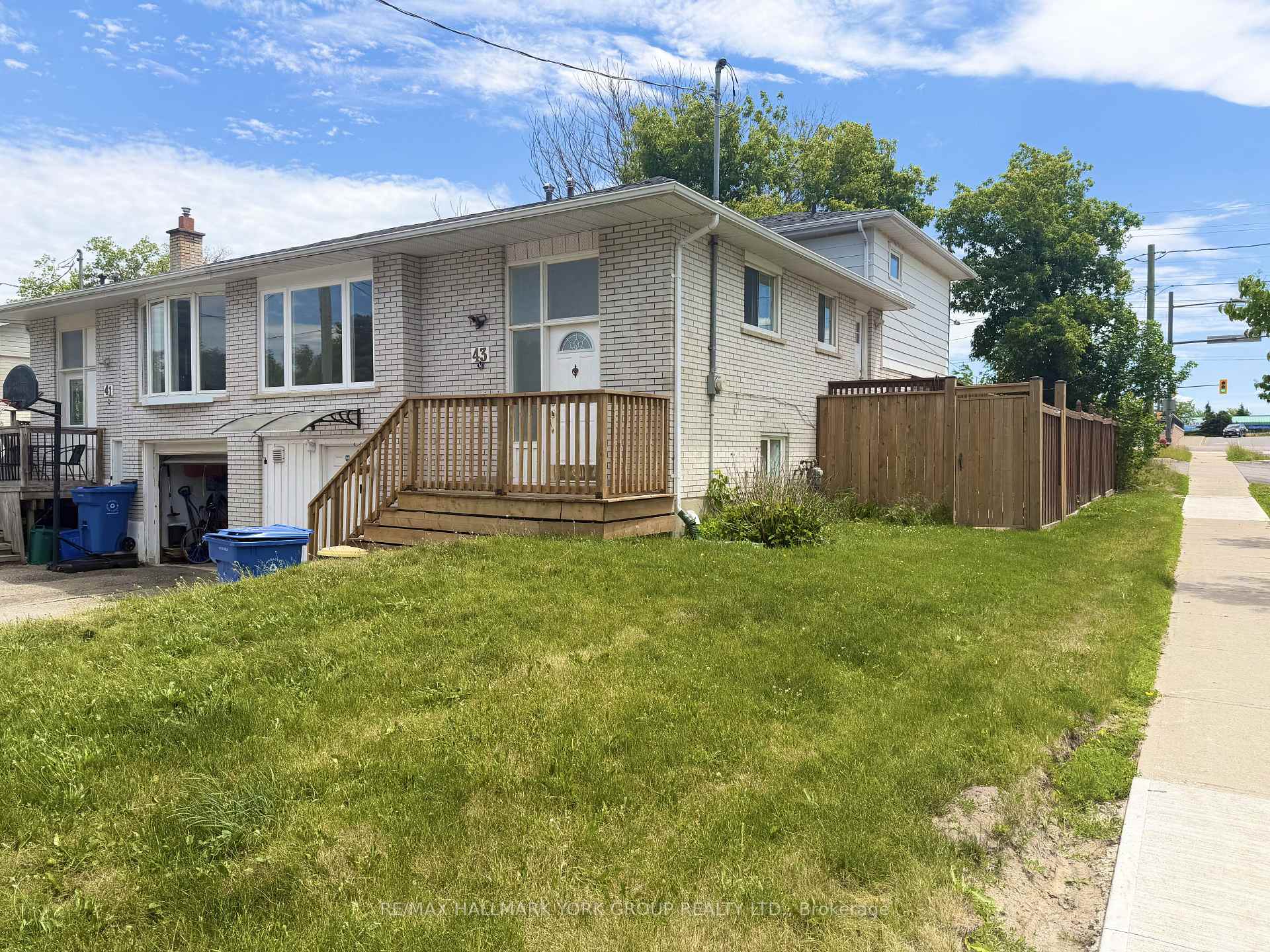 43 Walter Avenue Upper, Newmarket, ON L3Y 2T2