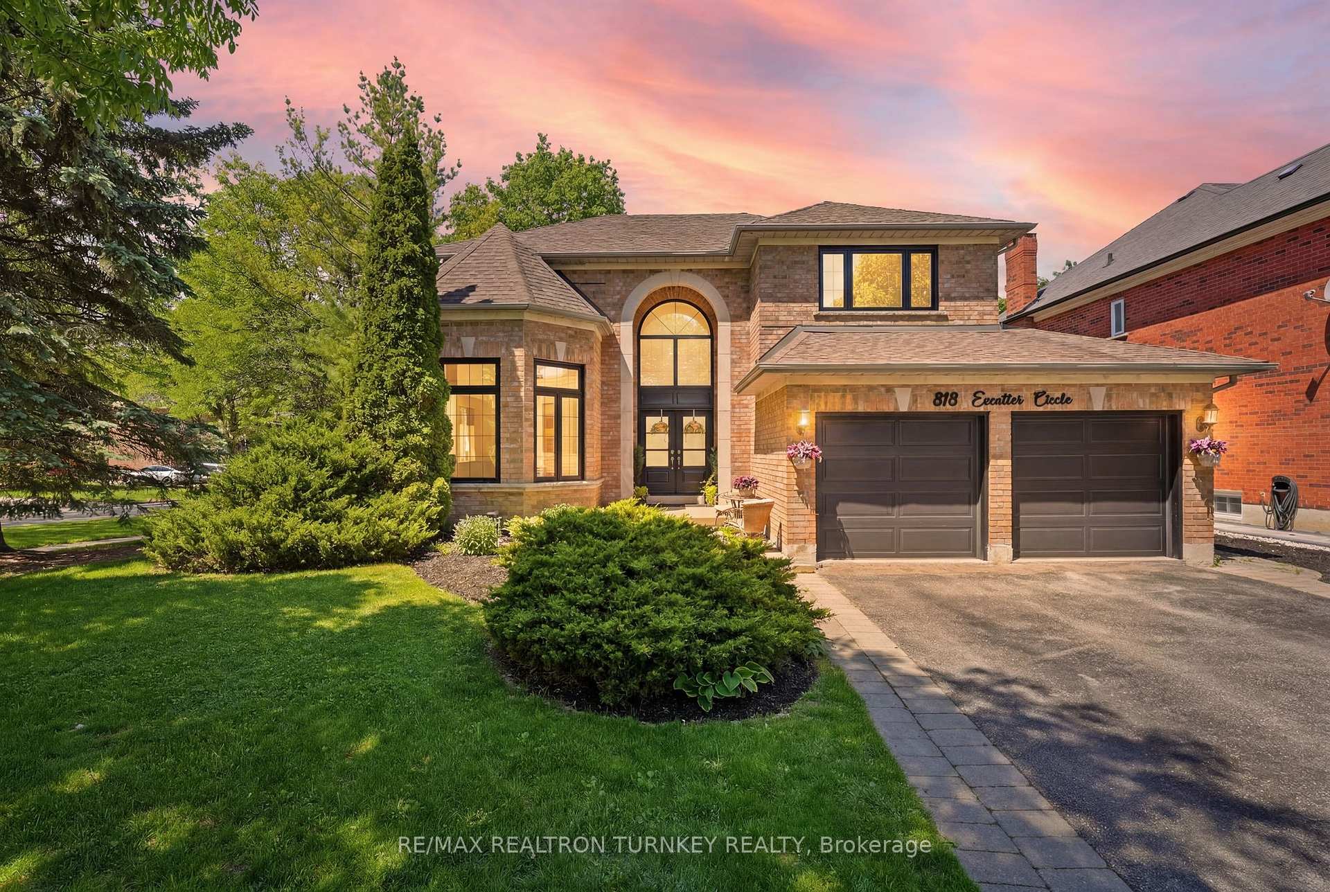 818 Exceller Circle, Newmarket, ON L3X 1P6