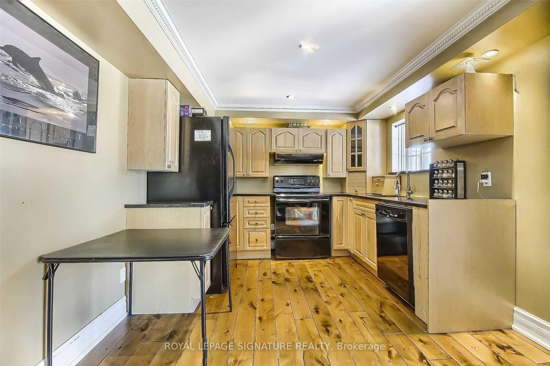 687 Shanahan Boulevard Bsmt, Newmarket, ON L3X 1P8