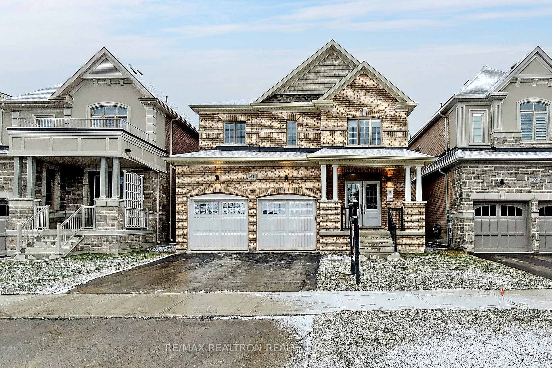 31 Valleo Street, Georgina, ON L4P 0K1