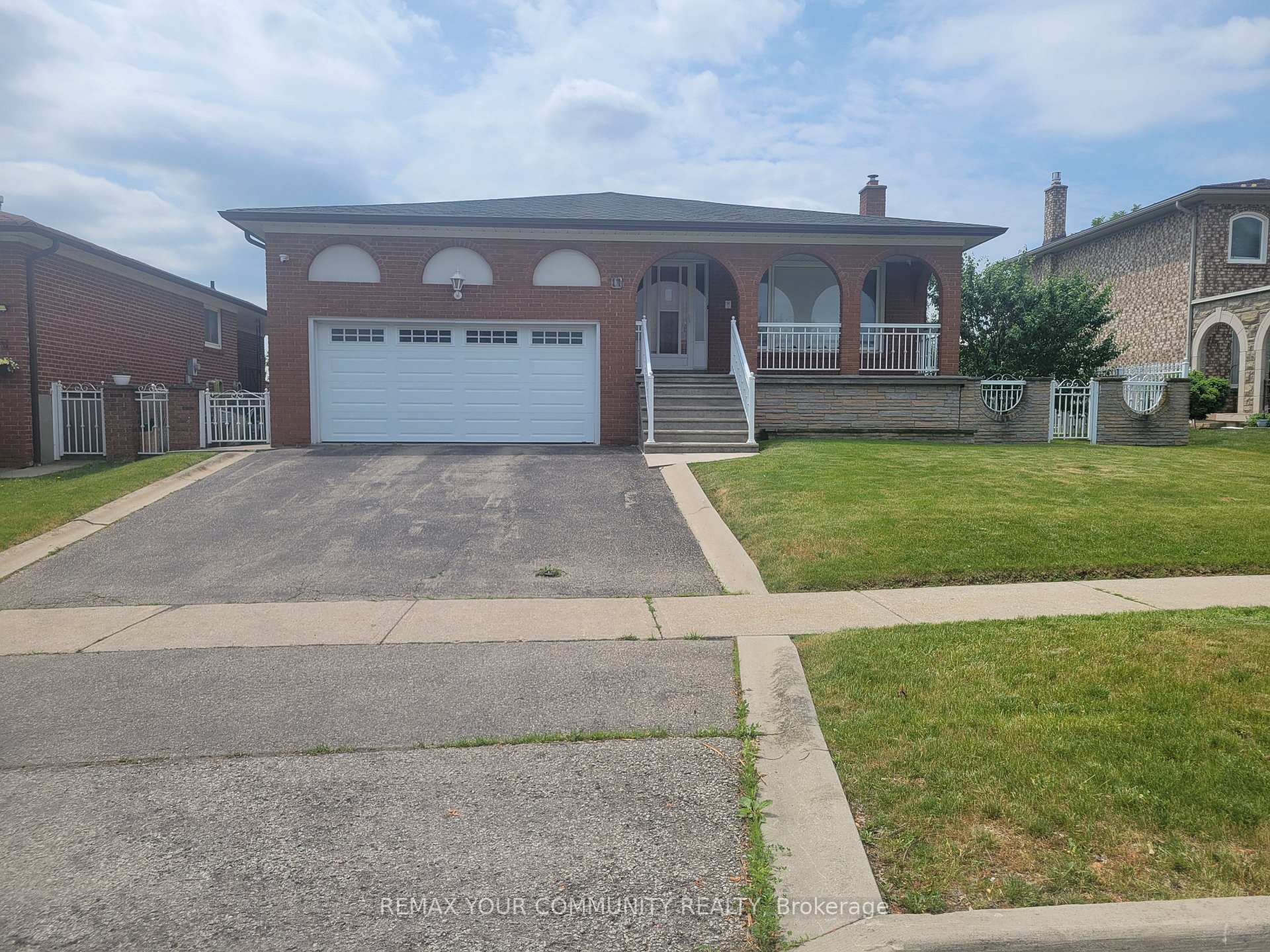 17 Harris Crescent, Vaughan, ON L4L 1R7
