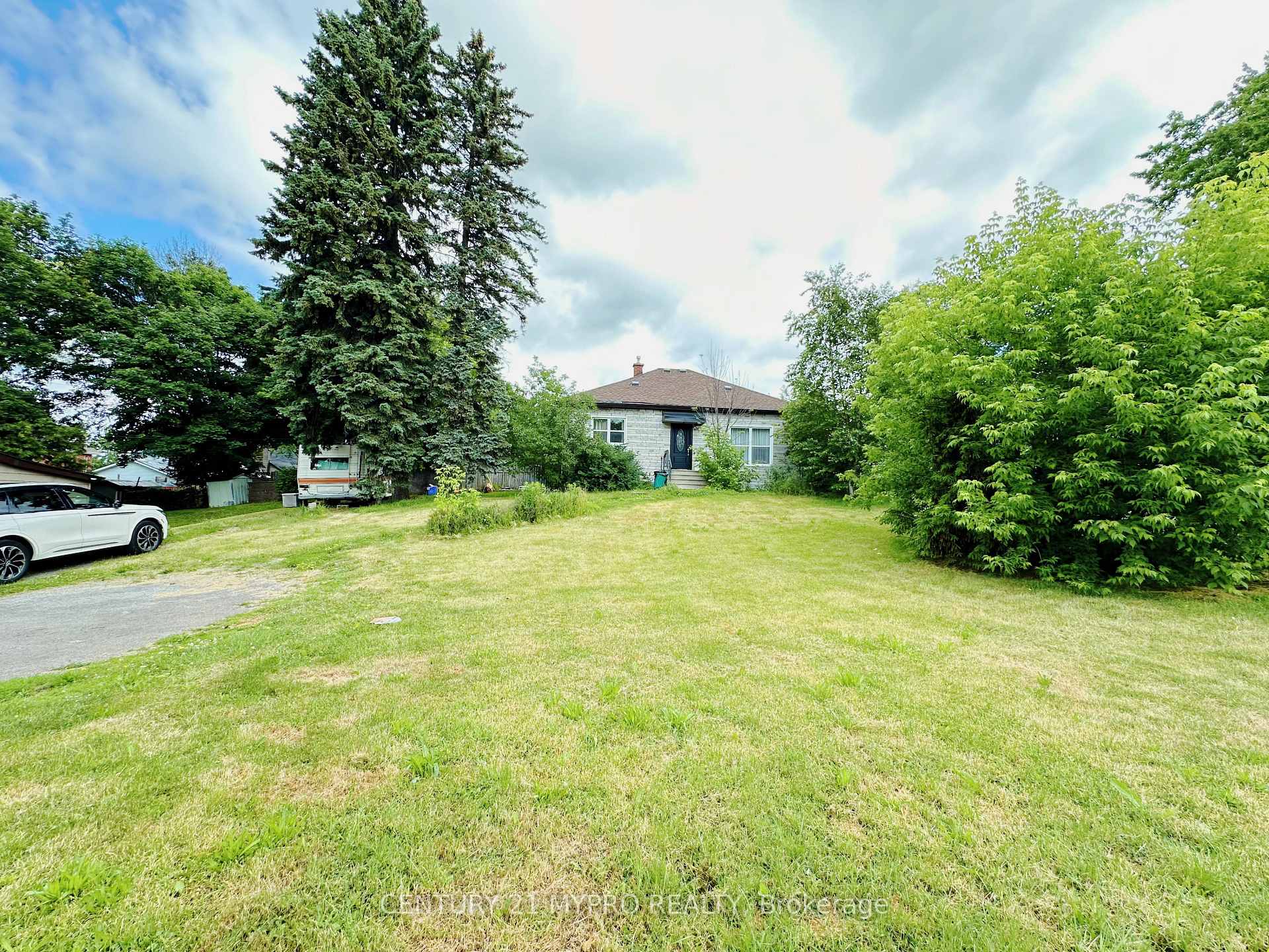 94 Prospect Street, Newmarket, ON L3Y 3T4