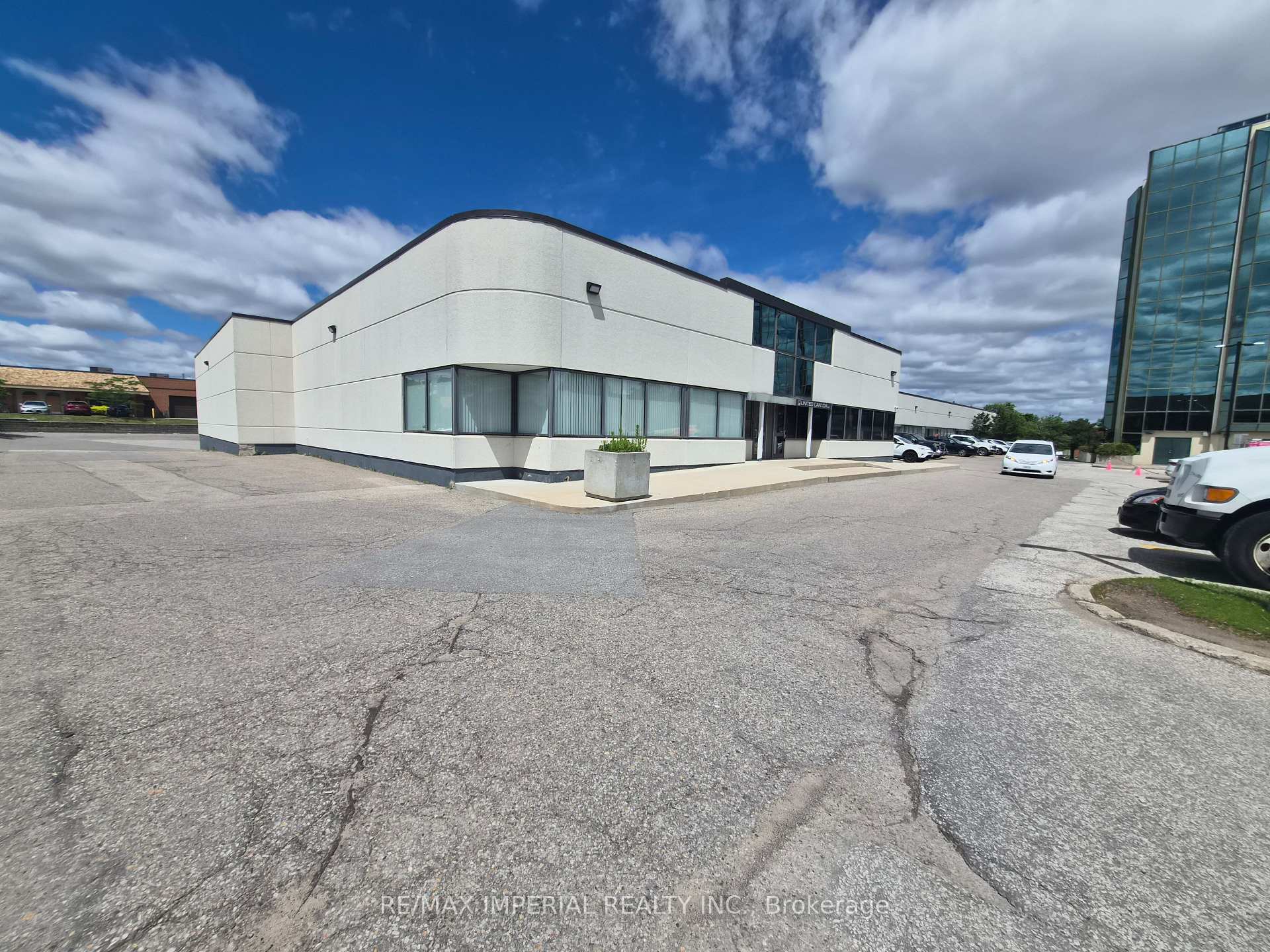 15 West Pearce Street 11, Richmond Hill, ON L4B 1E3