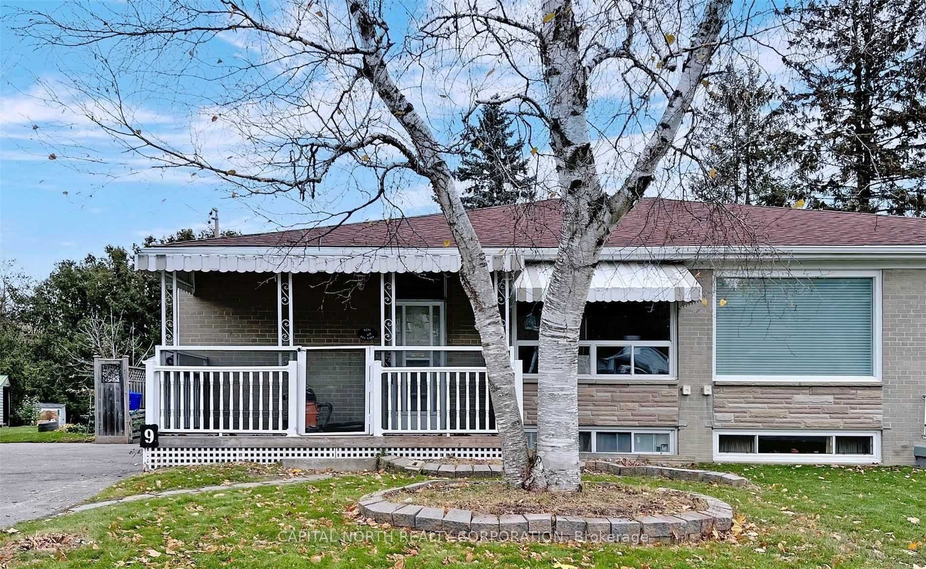 9 Lee Gate, Aurora, ON L4G 2J6