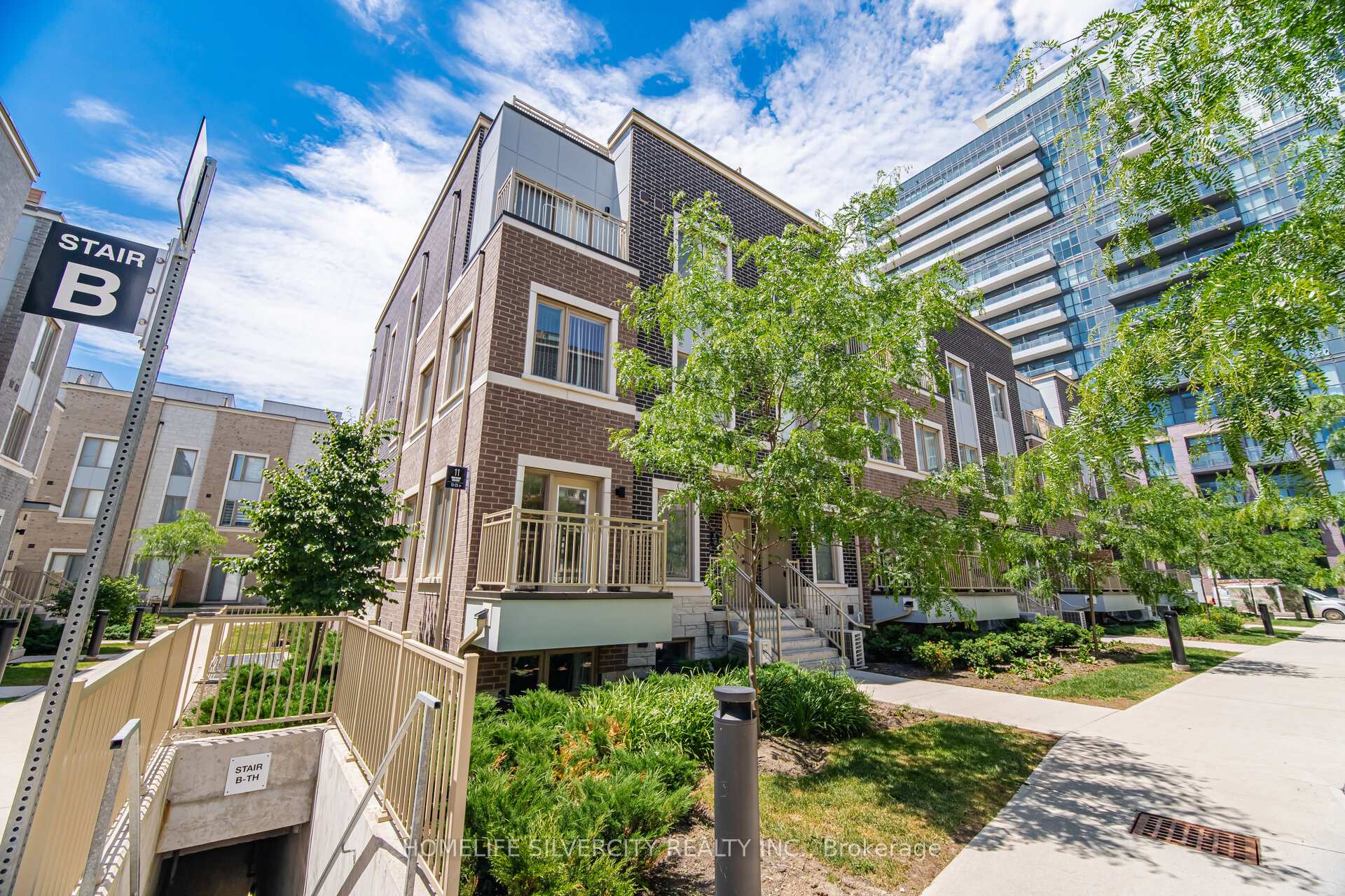 11 Honeycrisp Crescent 13, Vaughan, ON L4K 0N6