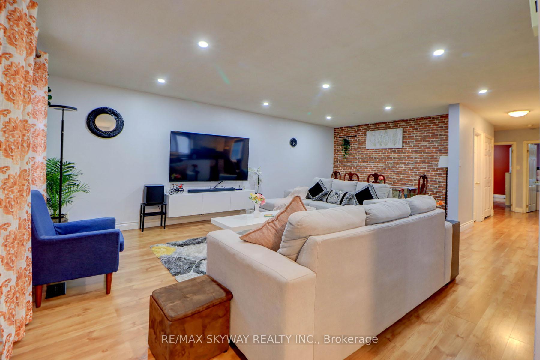 282B Brock Street W, Uxbridge, ON L9P 1G1