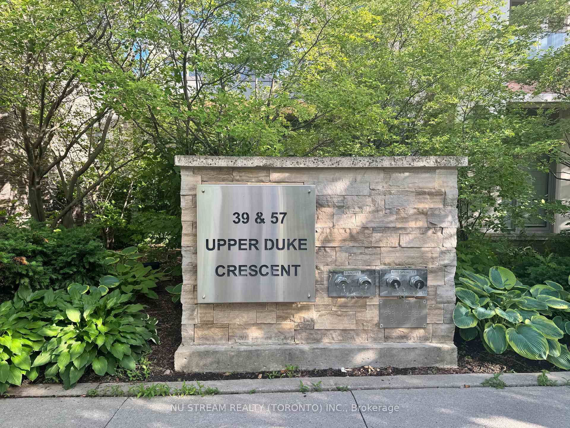 39 upper duke Crescent 318, Markham, ON L6G 0B8