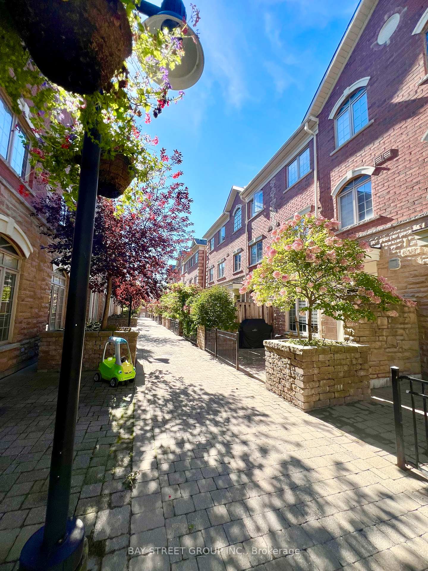 8 Brighton Place 56, Vaughan, ON L4J 0E3