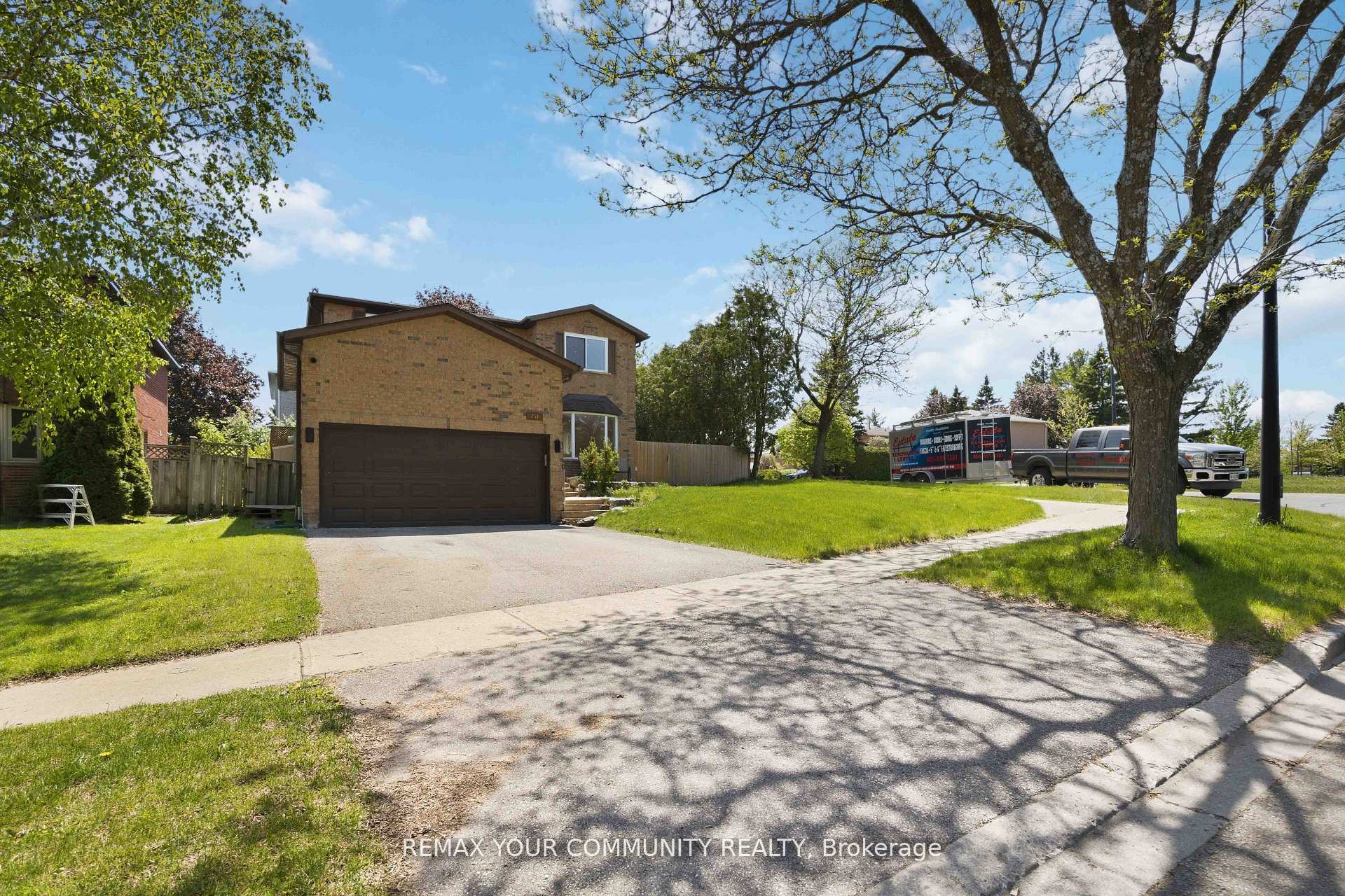 251 Osmond Crescent, Newmarket, ON L3Y 7L3