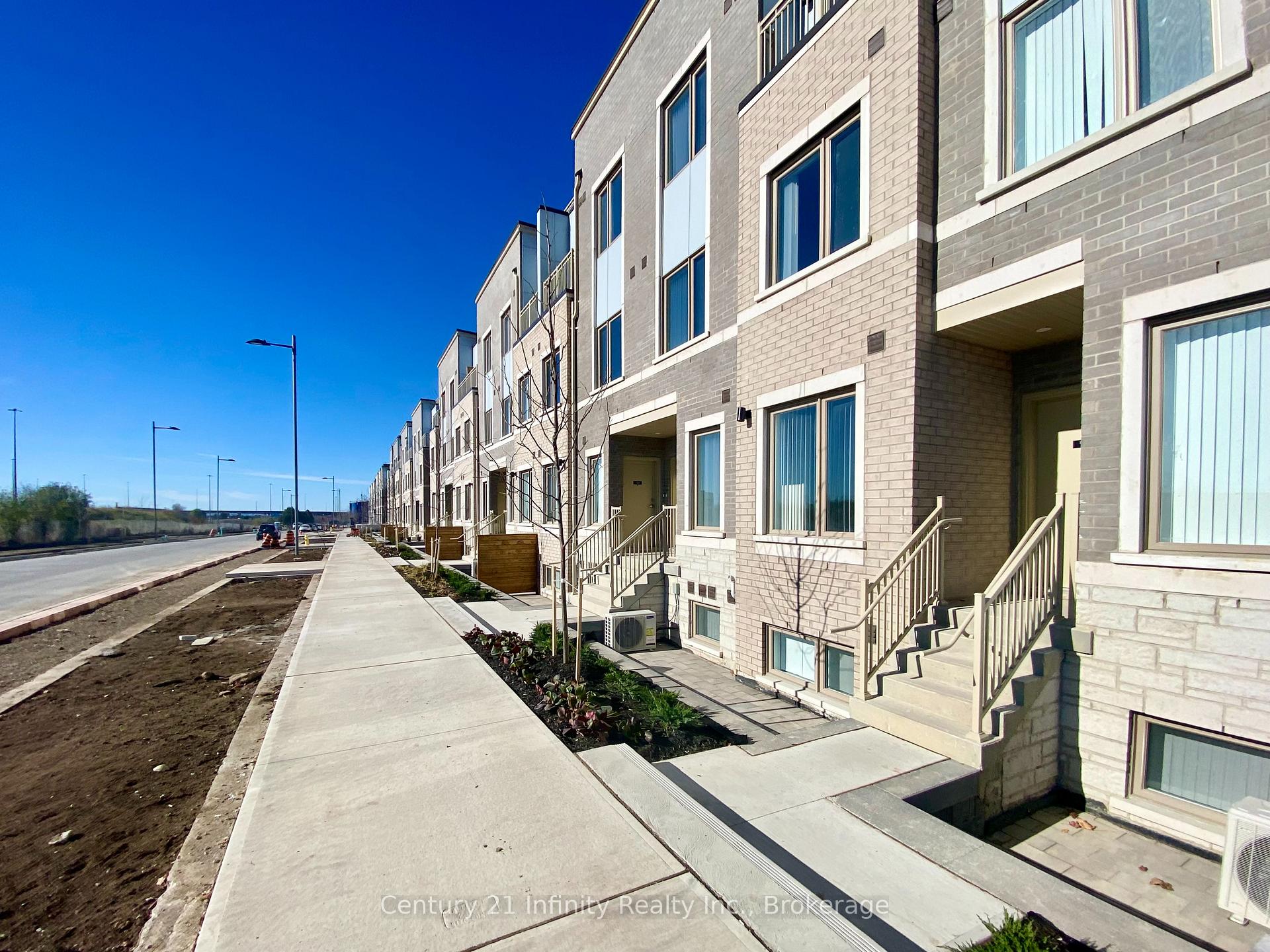 100 Honeycrisp Crescent 337, Vaughan, ON L4K 0N7