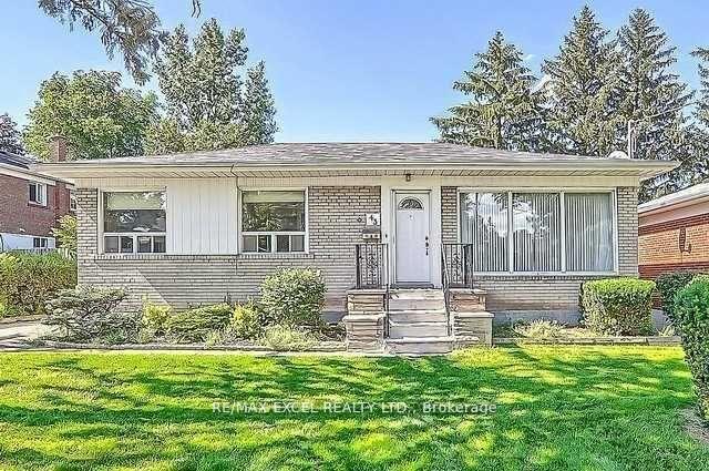 43 Boothbay Crescent Main, Newmarket, ON L3Y 1Y6