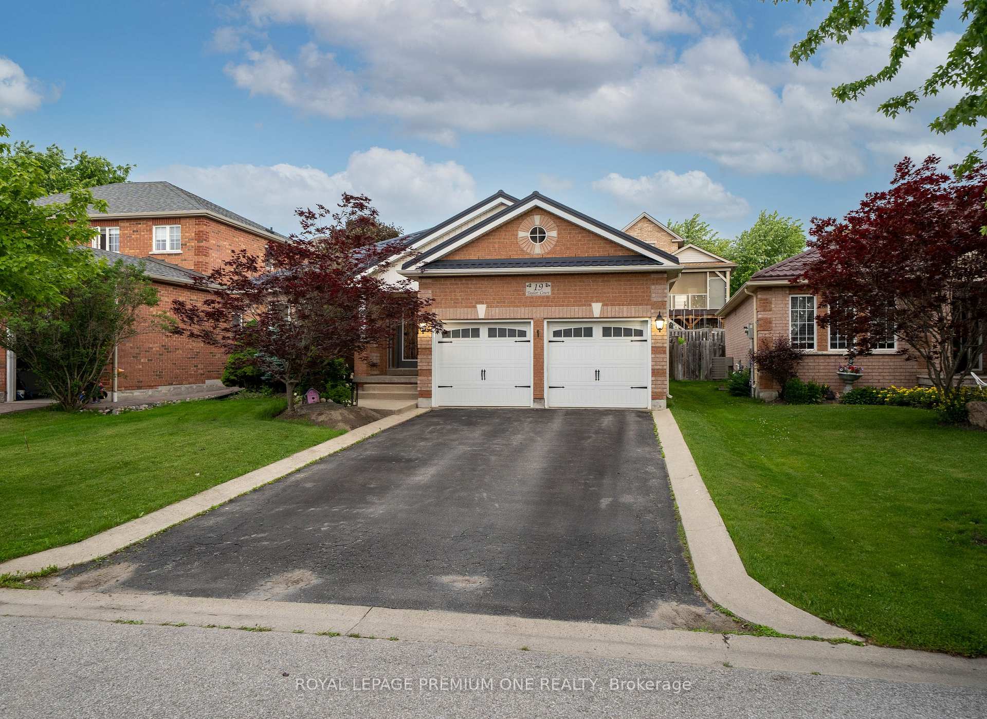 19 Taylor Court, Bradford West Gwillimbury, ON L3Z 3J1