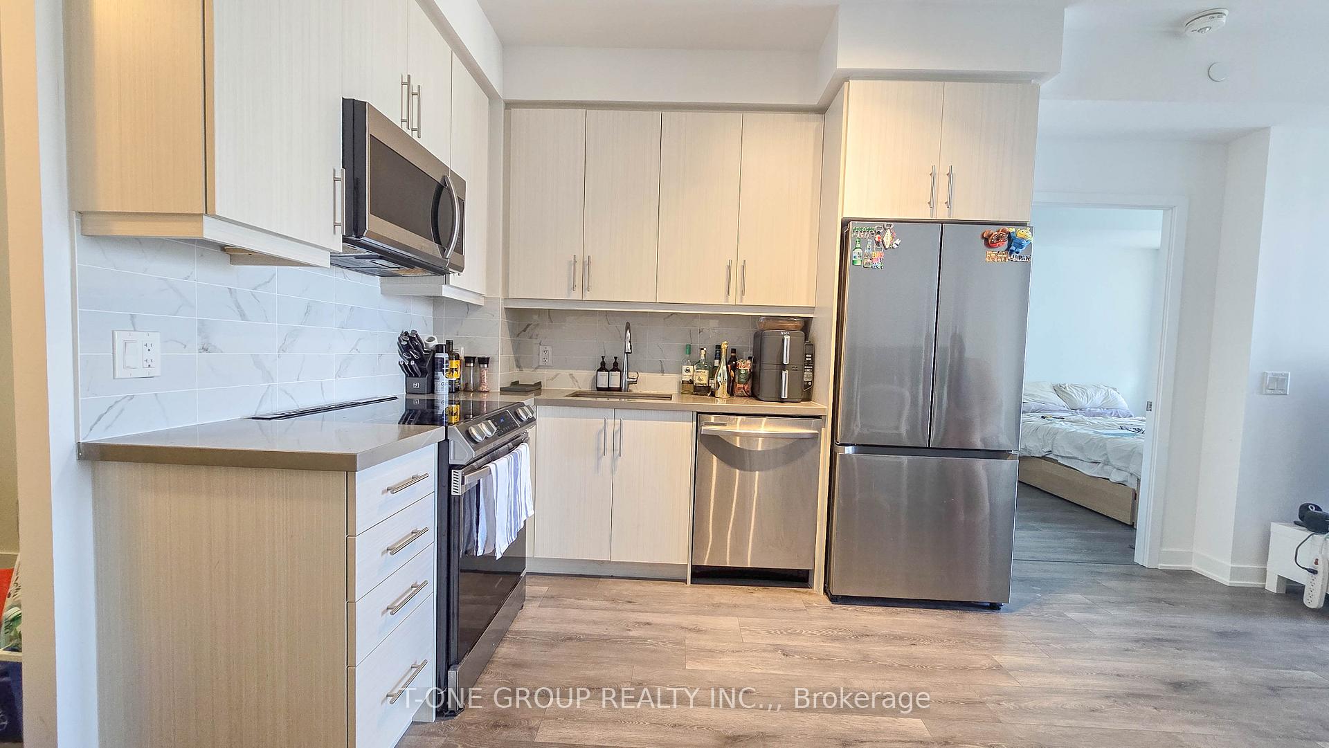 95 Oneida Crescent 1107, Richmond Hill, ON L4B 0H5