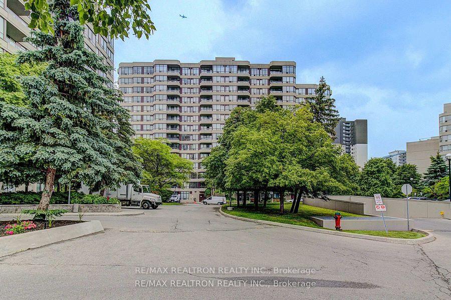 91 Townsgate Drive Ph206, Vaughan, ON L4J 8E8