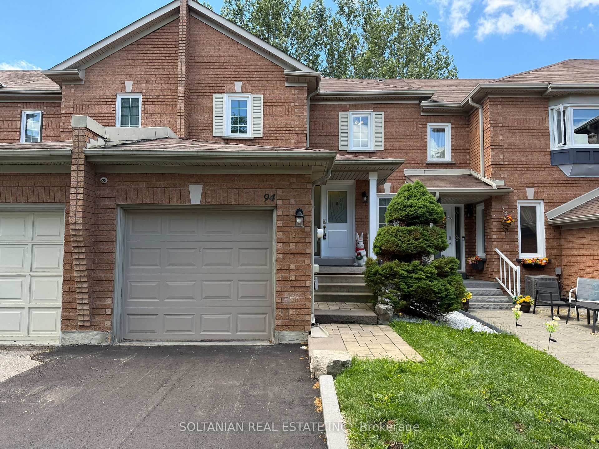 94 October Lane, Aurora, ON L4G 6Z8