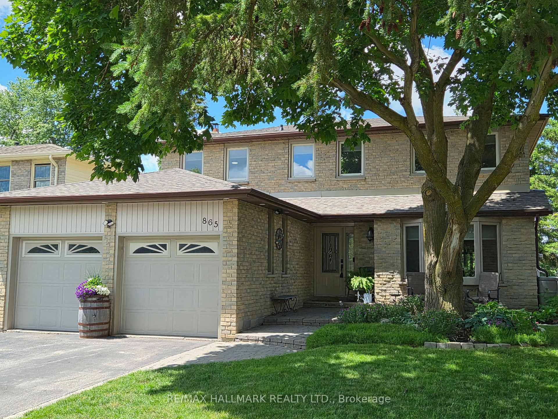865 Arnold Crescent, Newmarket, ON L3Y 2E4