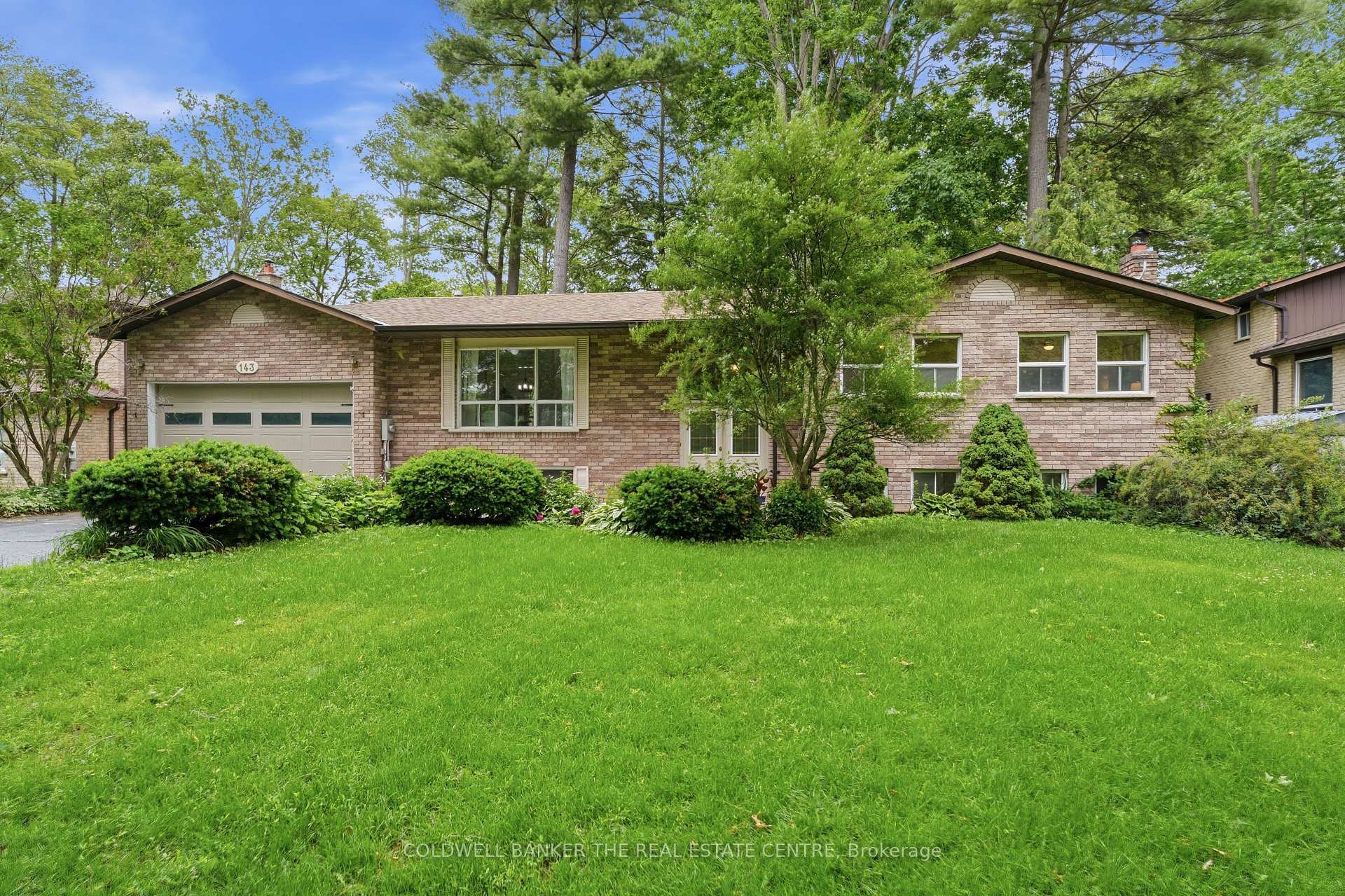 143 Park Avenue, East Gwillimbury, ON L9N 1J1