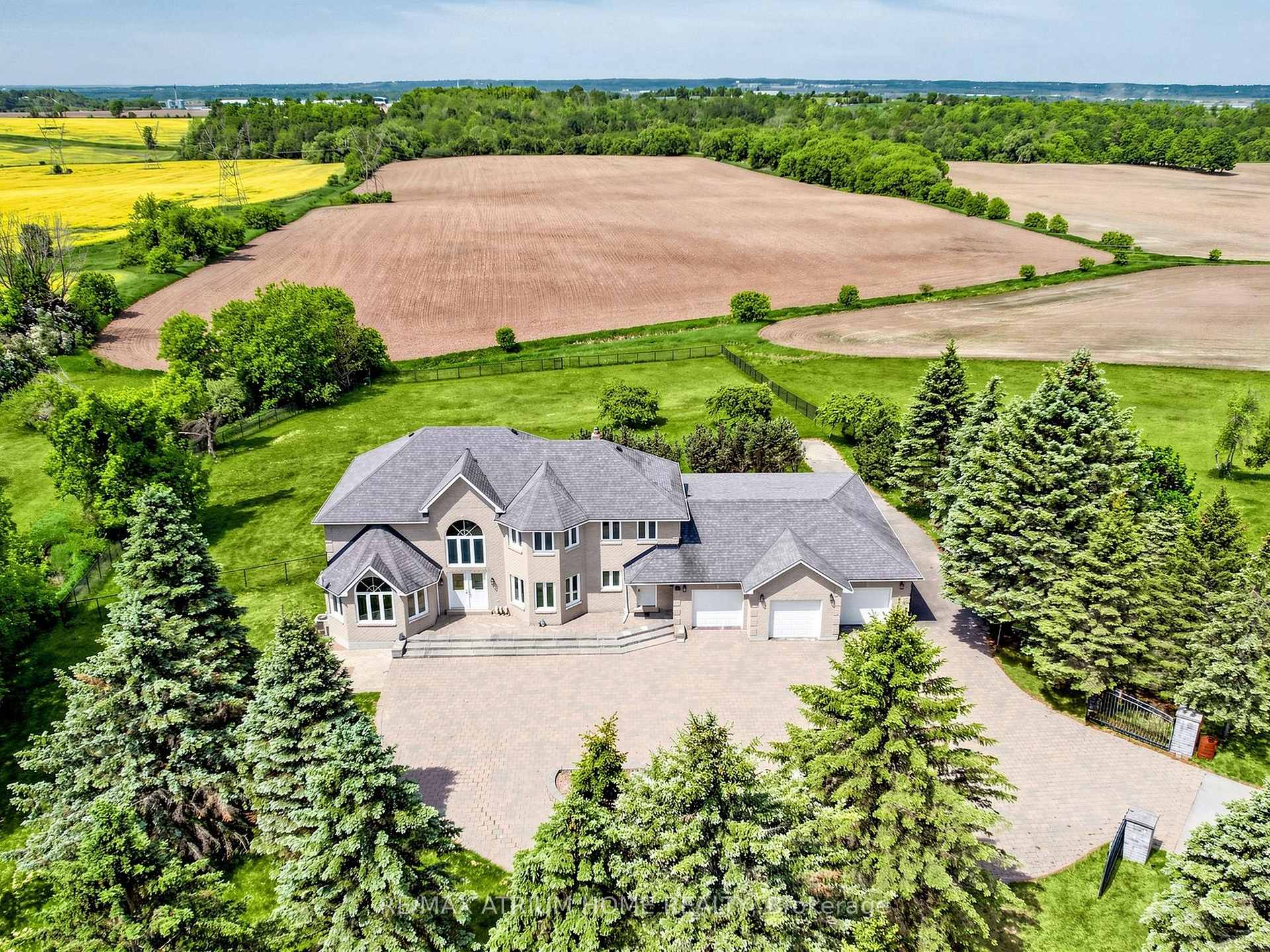 21562 Woodbine Avenue, East Gwillimbury, ON L0G 1R0