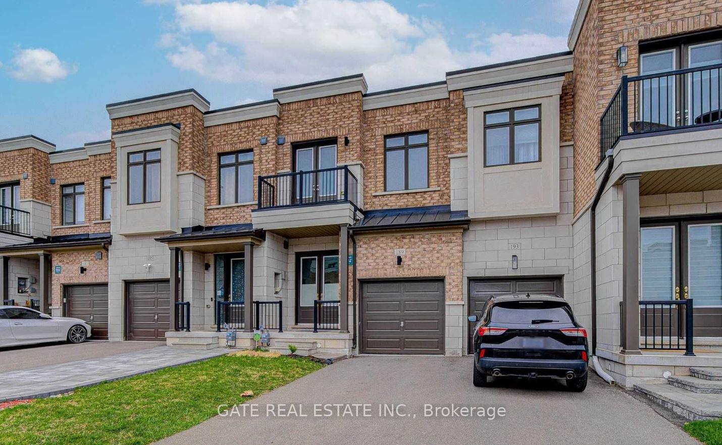 189 Elyse Court, Aurora, ON L4G 2C9