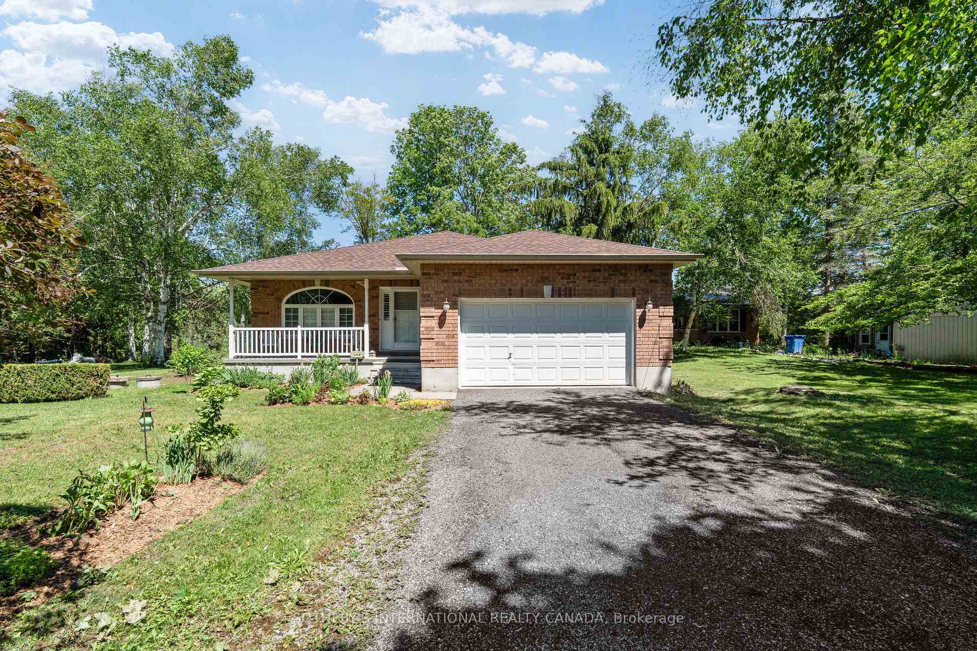 63 Pinecrest Road, Georgina, ON L0E 1N0