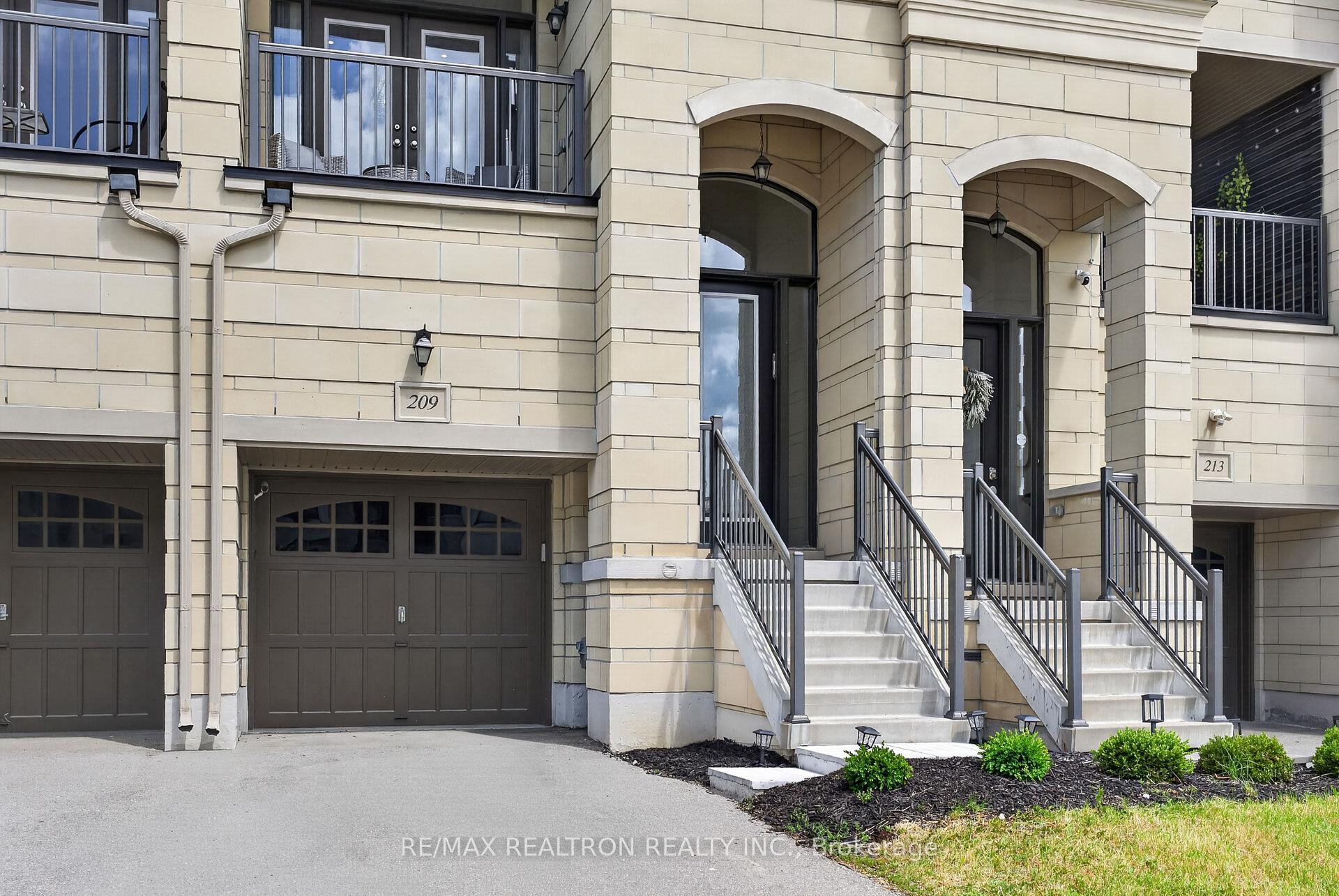 209 Arianna Crescent, Vaughan, ON L6A 4Z9