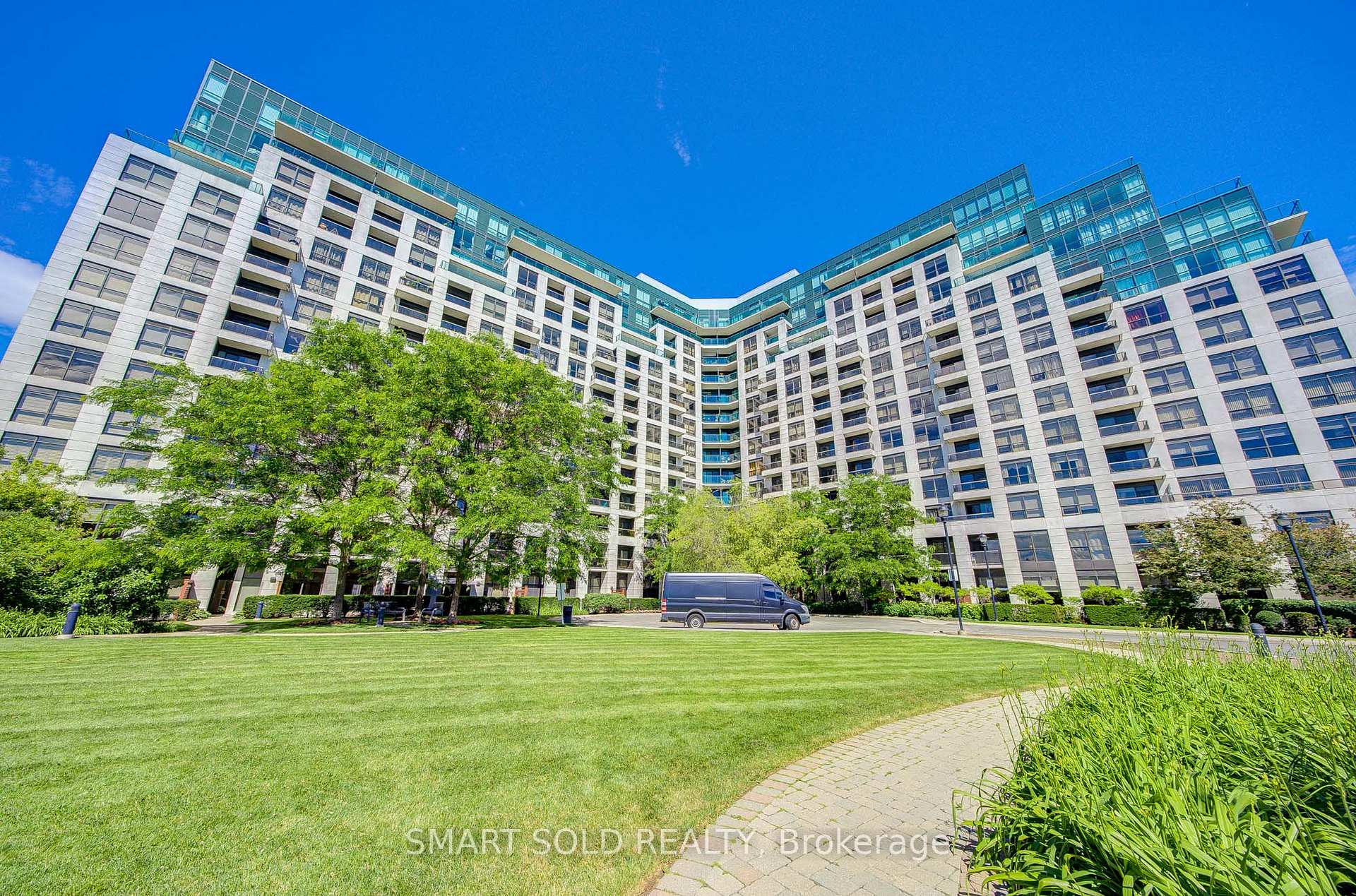 18 Harding Boulevard 410, Richmond Hill, ON L4C 0T3