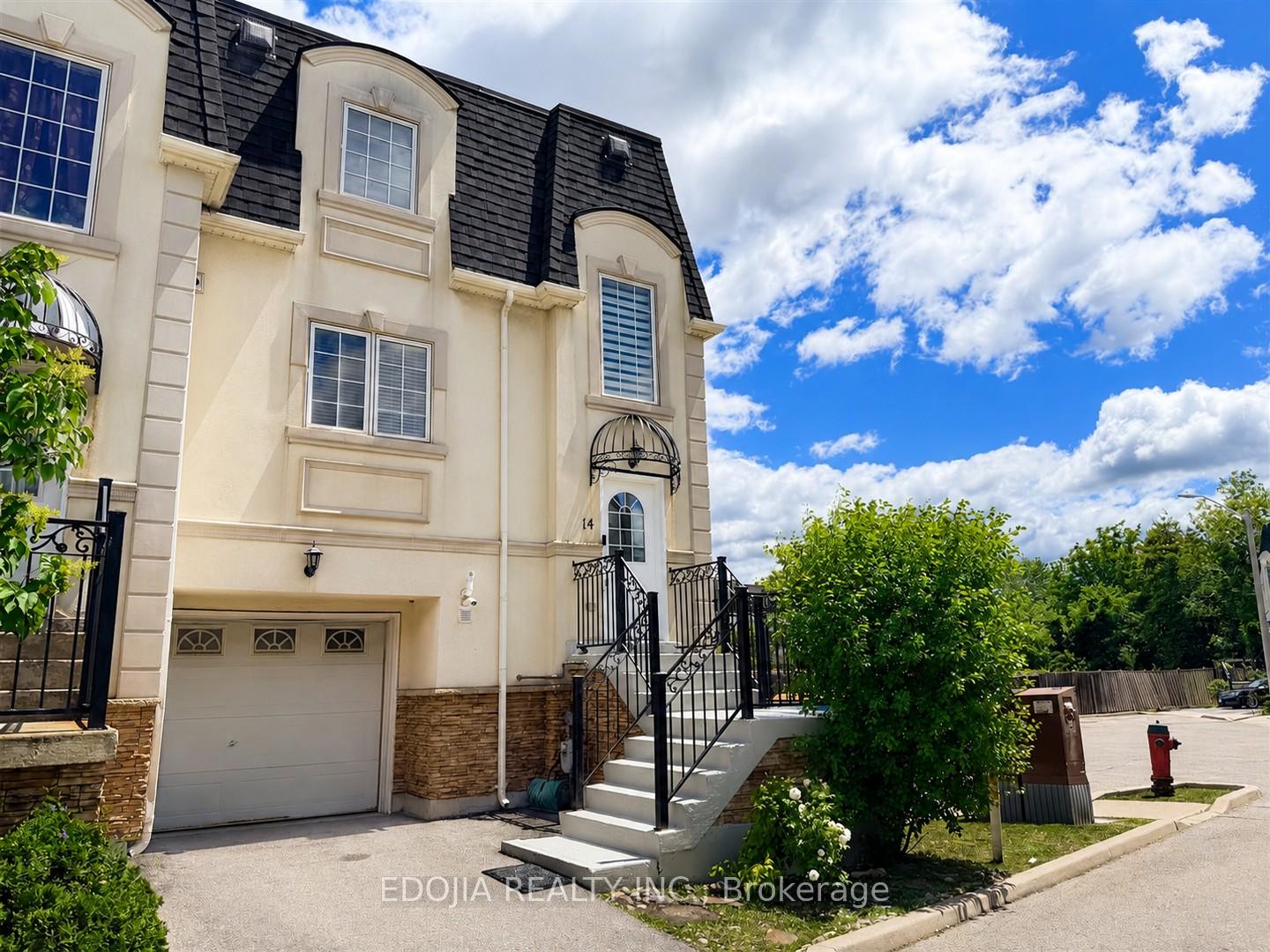 215 16th Avenue S 14, Richmond Hill, ON L4C 0T8