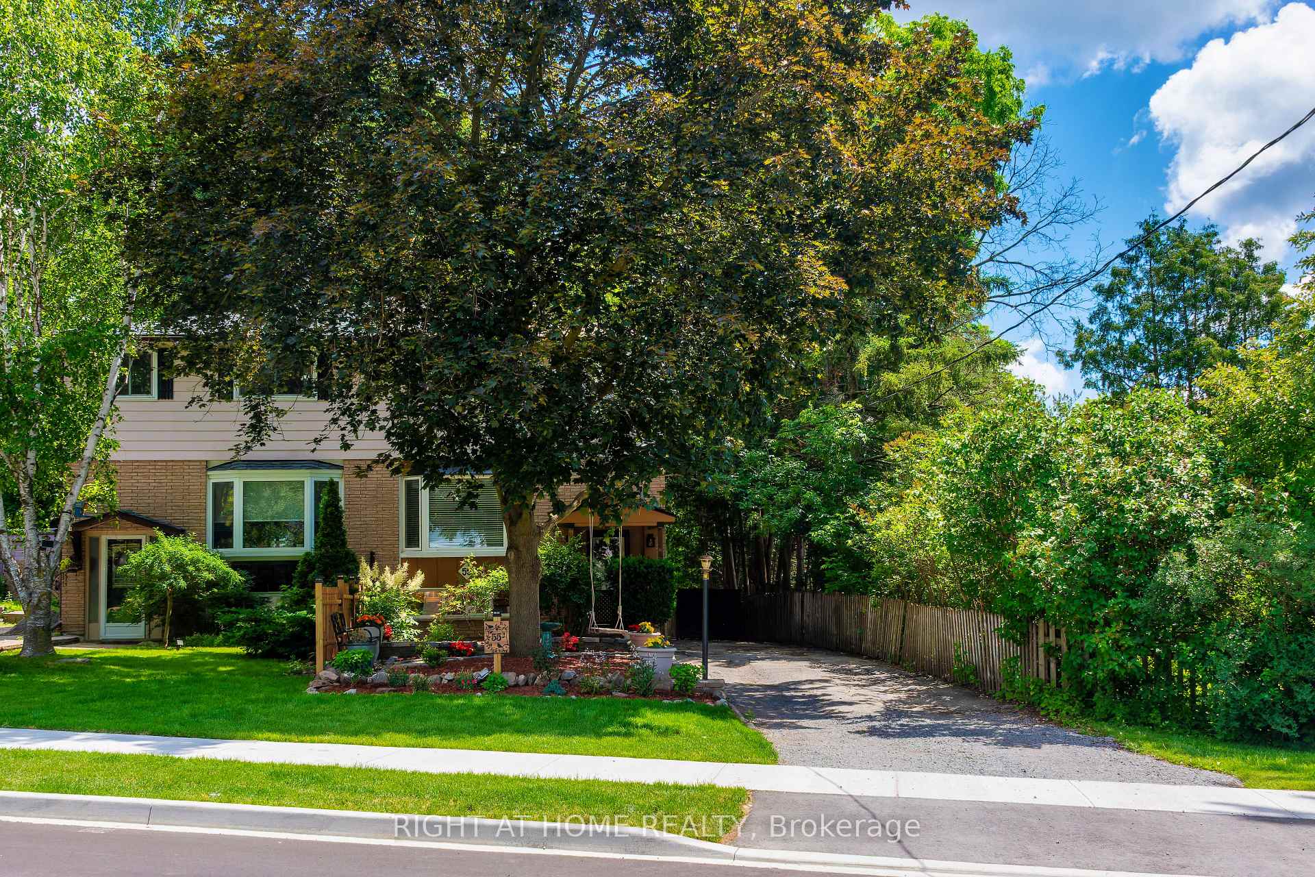 55 Hillview Drive, Newmarket, ON L3Y 4H8