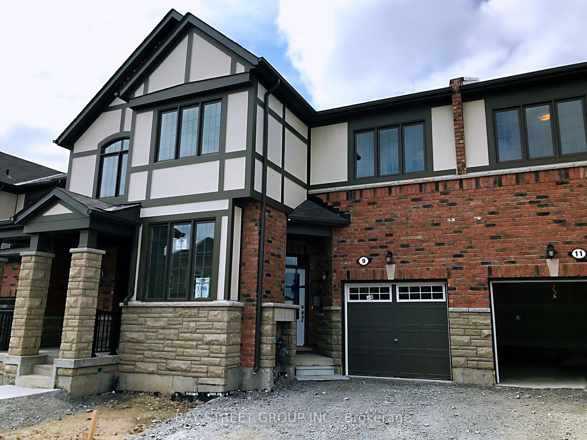 9 Ness Drive, Richmond Hill, ON L4S 0J8