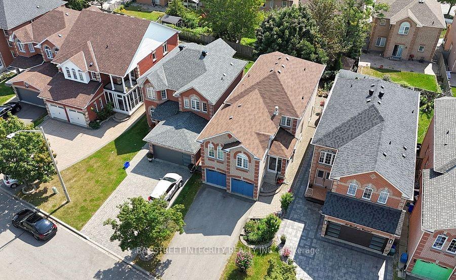 Main 37 Sandham Crescent, Markham, ON L3S 4J7