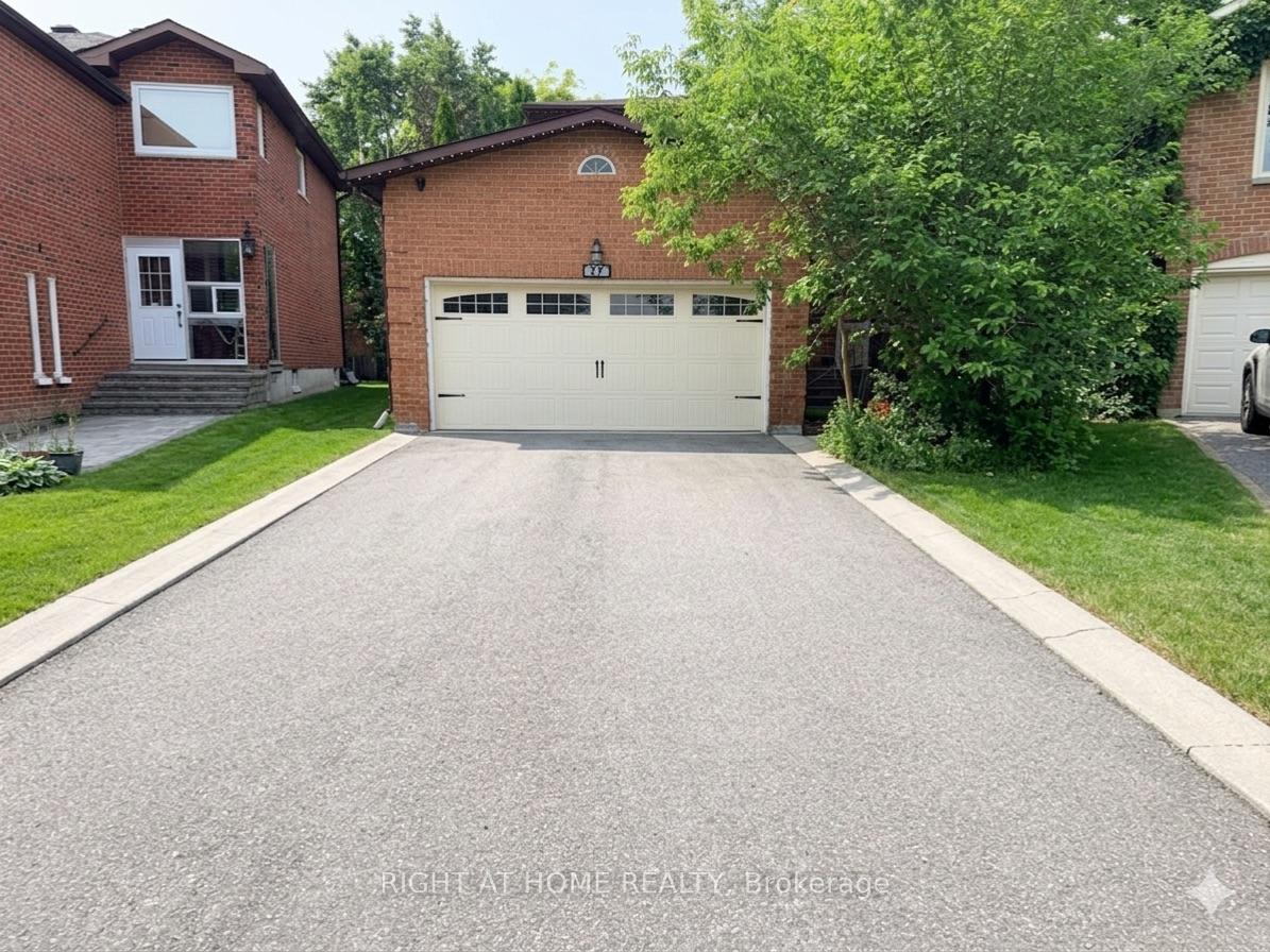 37 Versailles Court, Richmond Hill, ON L4C 8V6