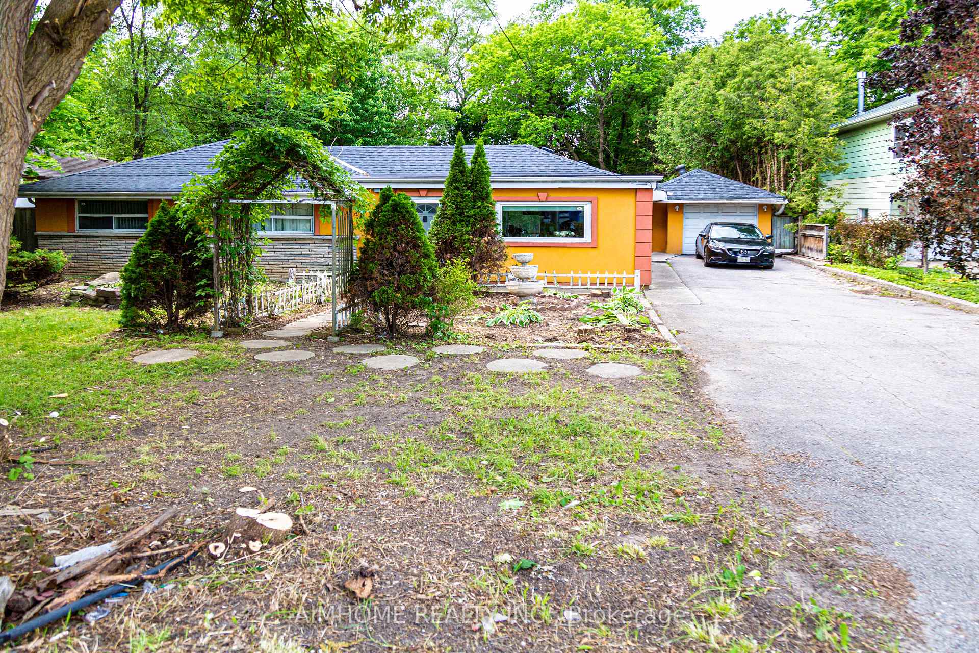 9890 Bayview Avenue, Richmond Hill, ON L4C 2L3