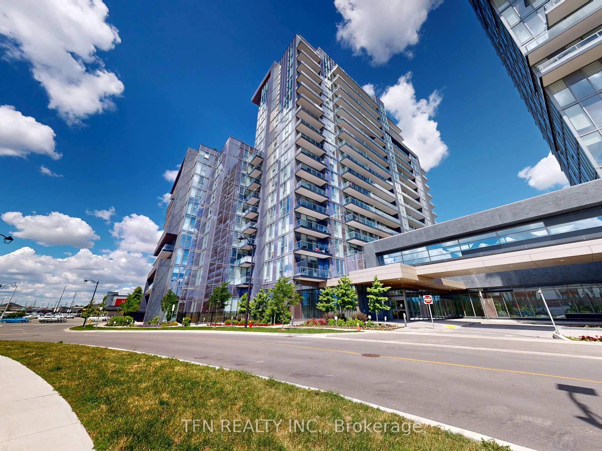 10 Gatineau Drive W 602, Vaughan, ON L4J 0L2