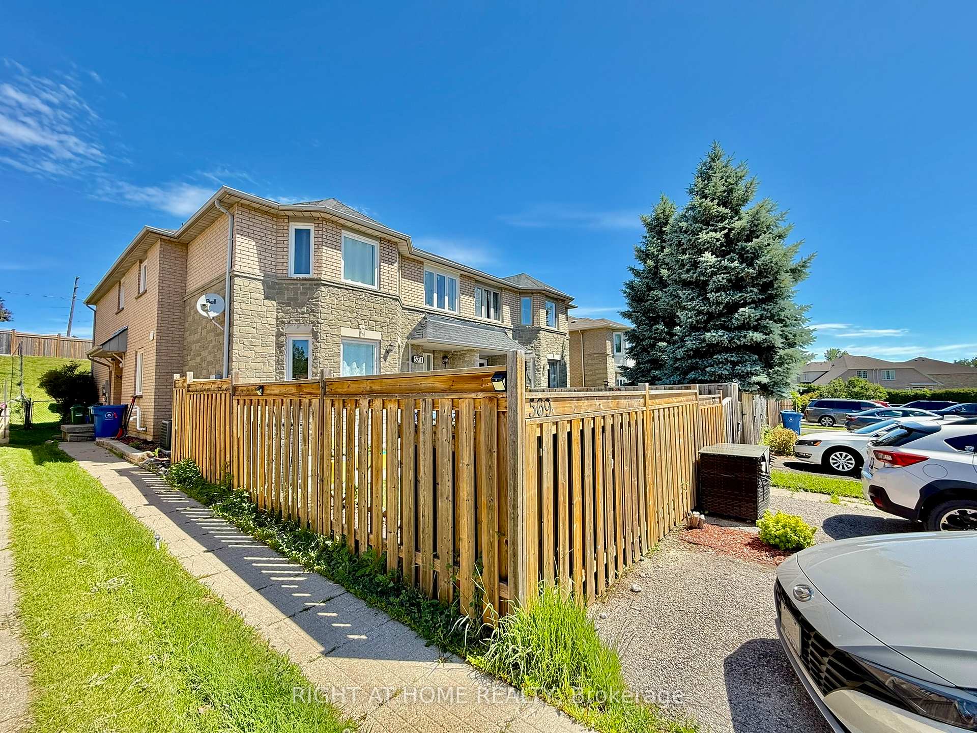 569 Walpole Crescent, Newmarket, ON L3X 2B5