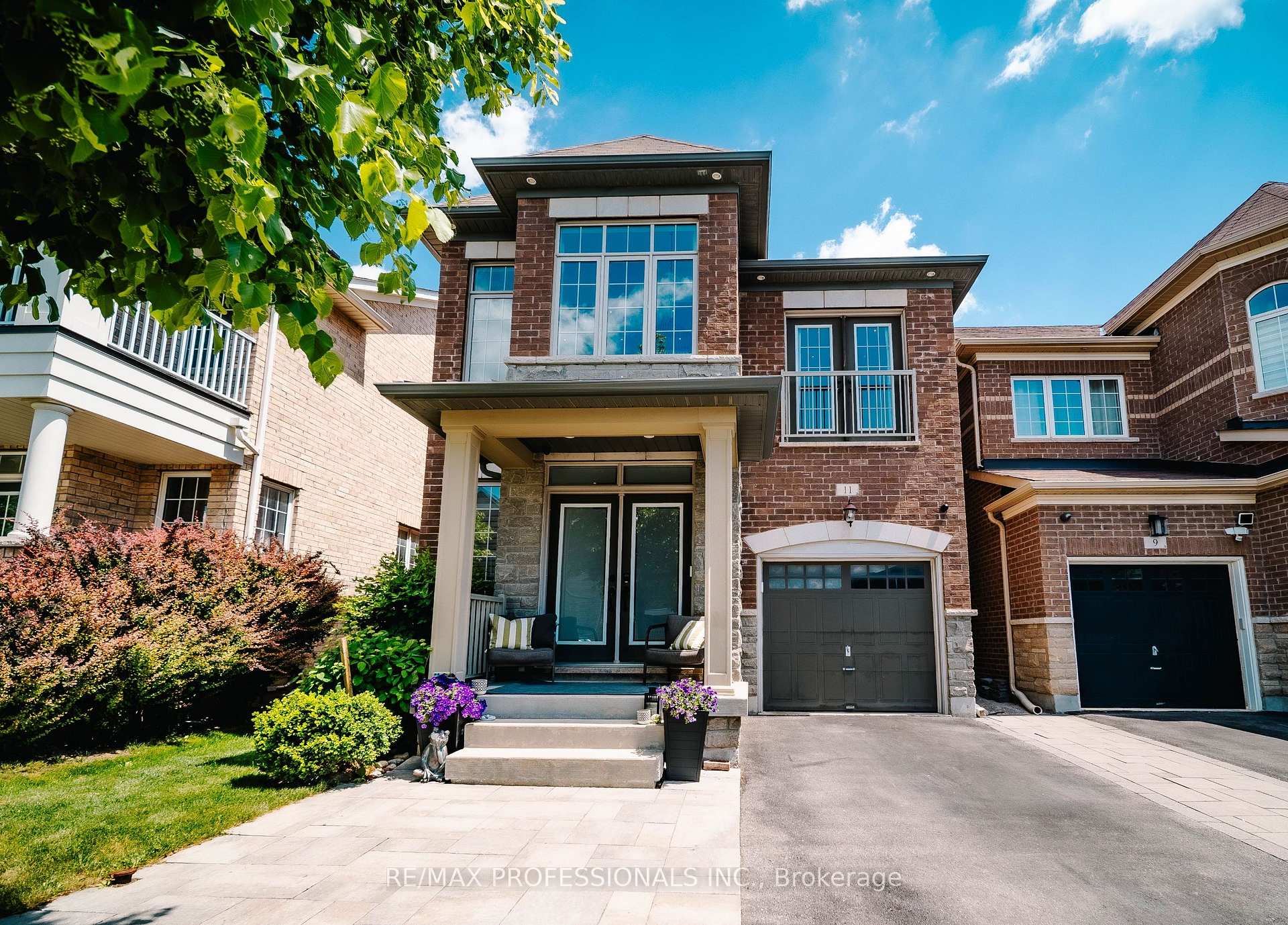 11 Pelham Drive, Vaughan, ON L4H 3Z5