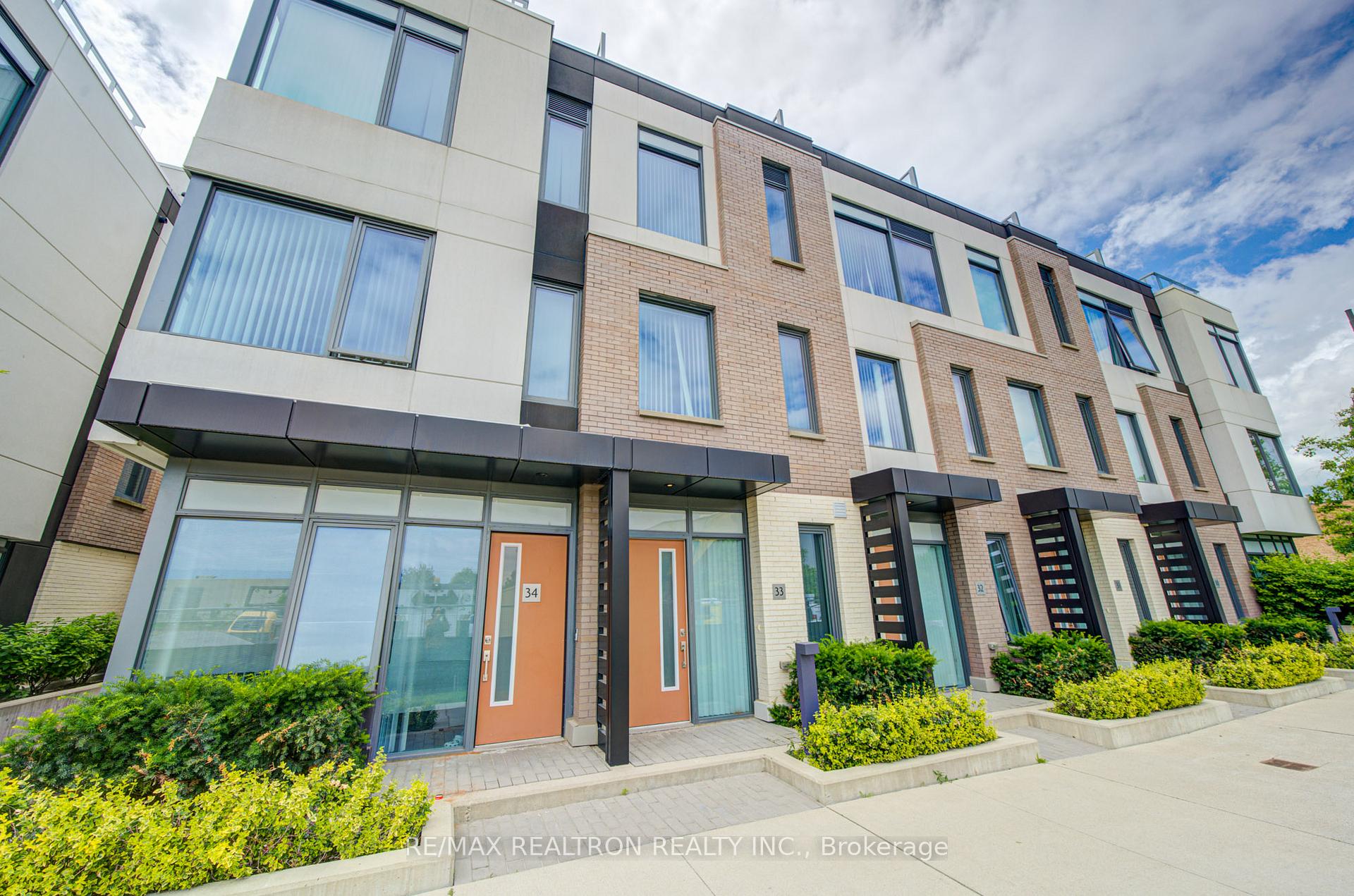 1050 Portage Parkway Th33, Vaughan, ON L4K 0K3