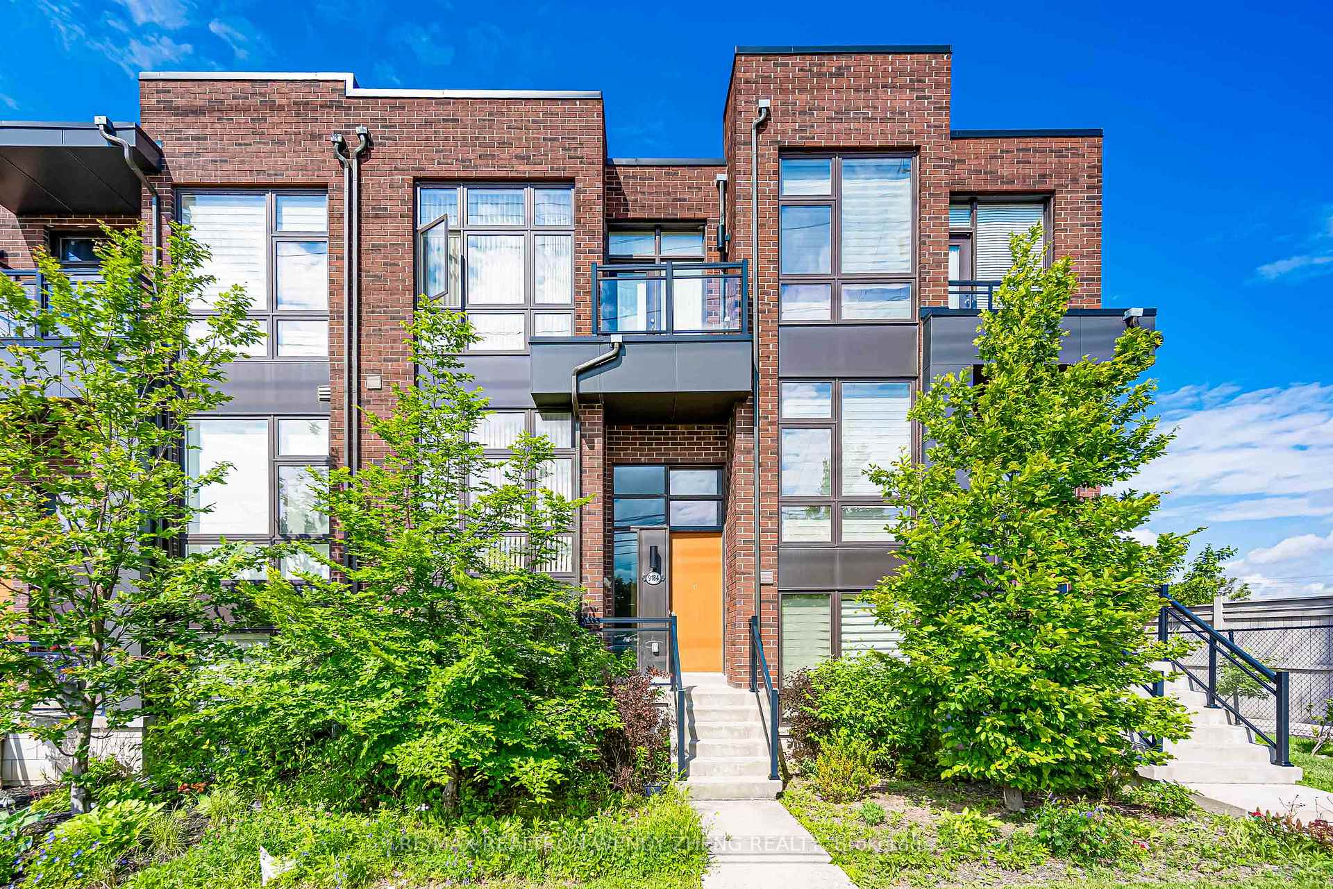 9184 Bathurst Street, Vaughan, ON L4J 0K1