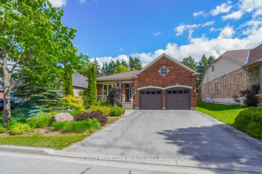 32 Oakside Drive, Uxbridge, ON L9P 2A4