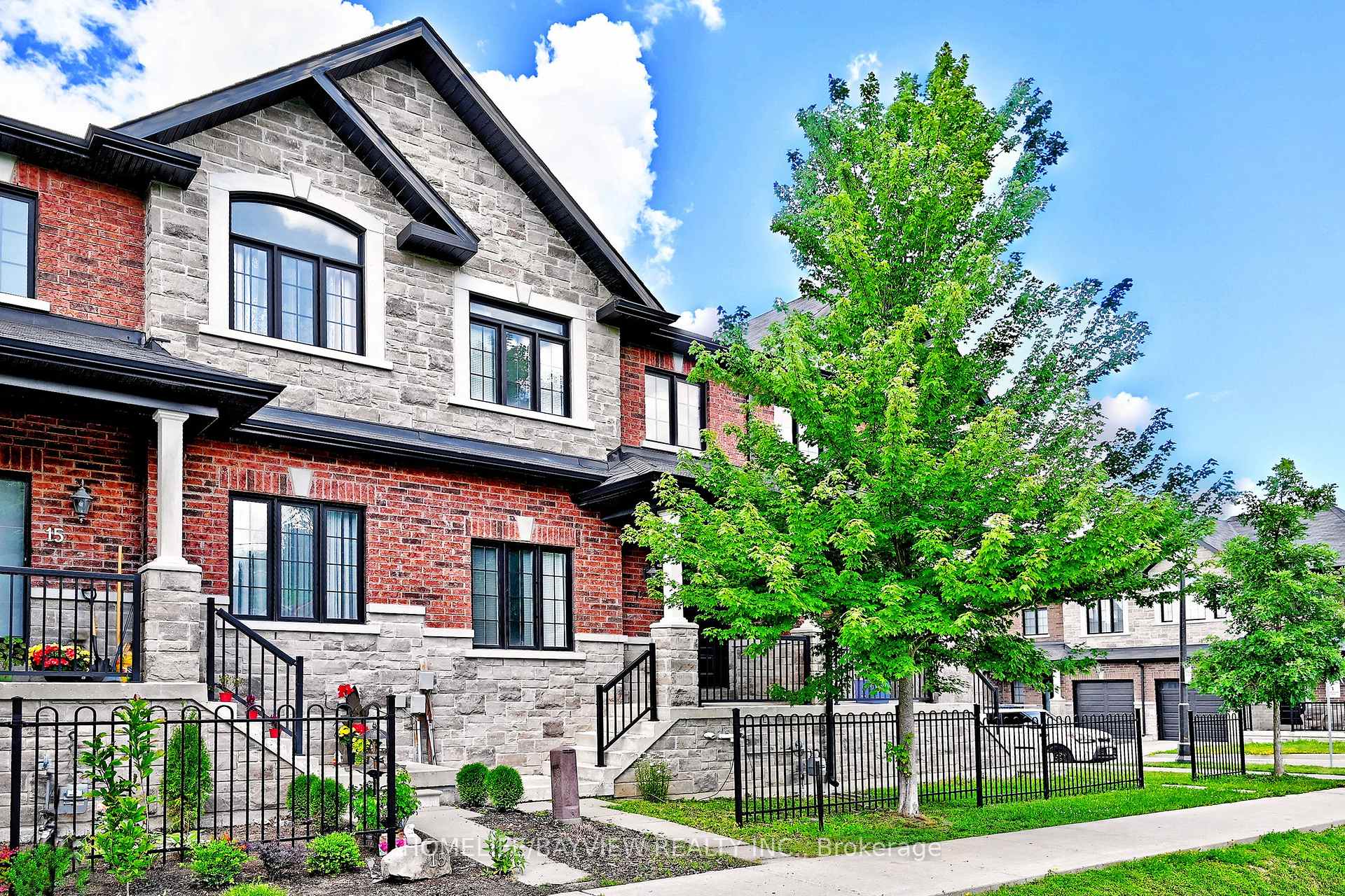 17 Zenyatta Lane, East Gwillimbury, ON L9N 0N7