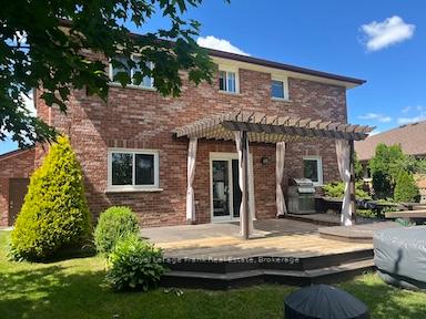 15 Enzo Crescent, Uxbridge, ON L9P 1M2